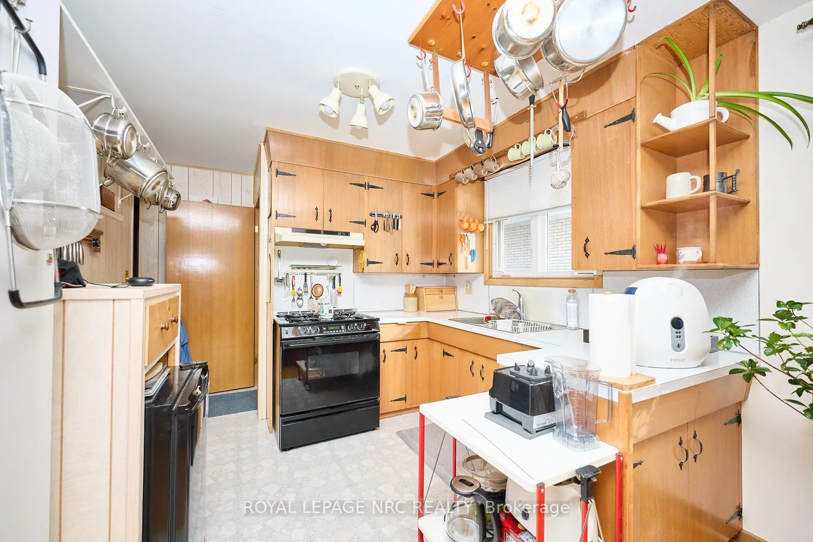 Photo 14 of 32 Oxford Street, St. Catharines, Secord Woods — HOMEH
