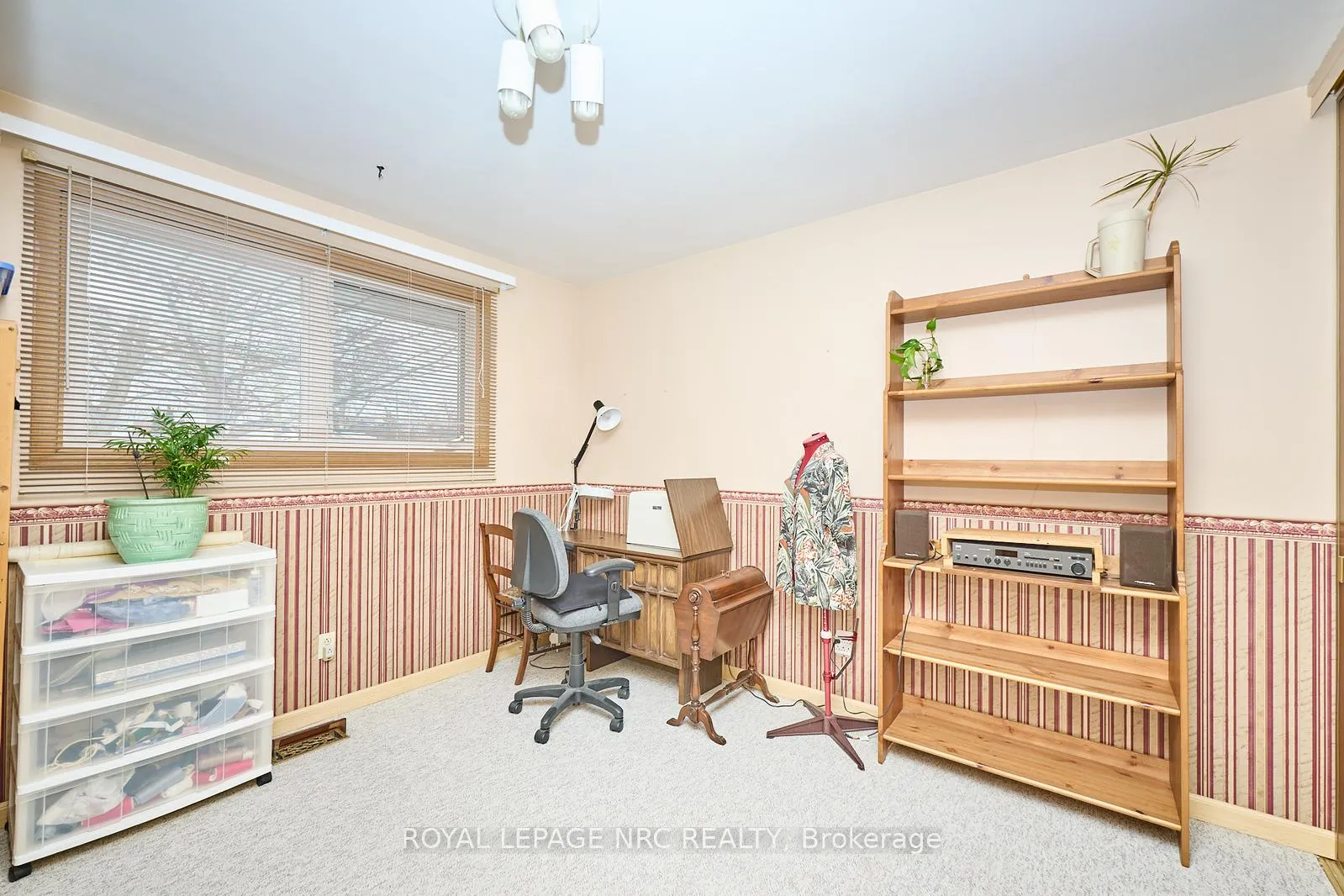 Photo 15 of 32 Oxford Street, St. Catharines, Secord Woods — HOMEH