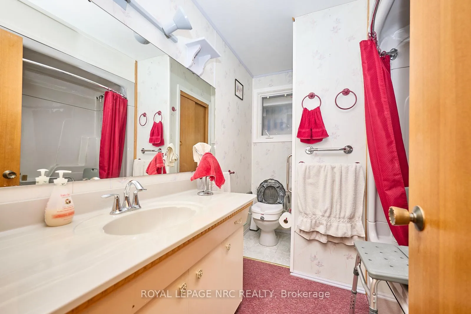 Photo 21 of 32 Oxford Street, St. Catharines, Secord Woods — HOMEH