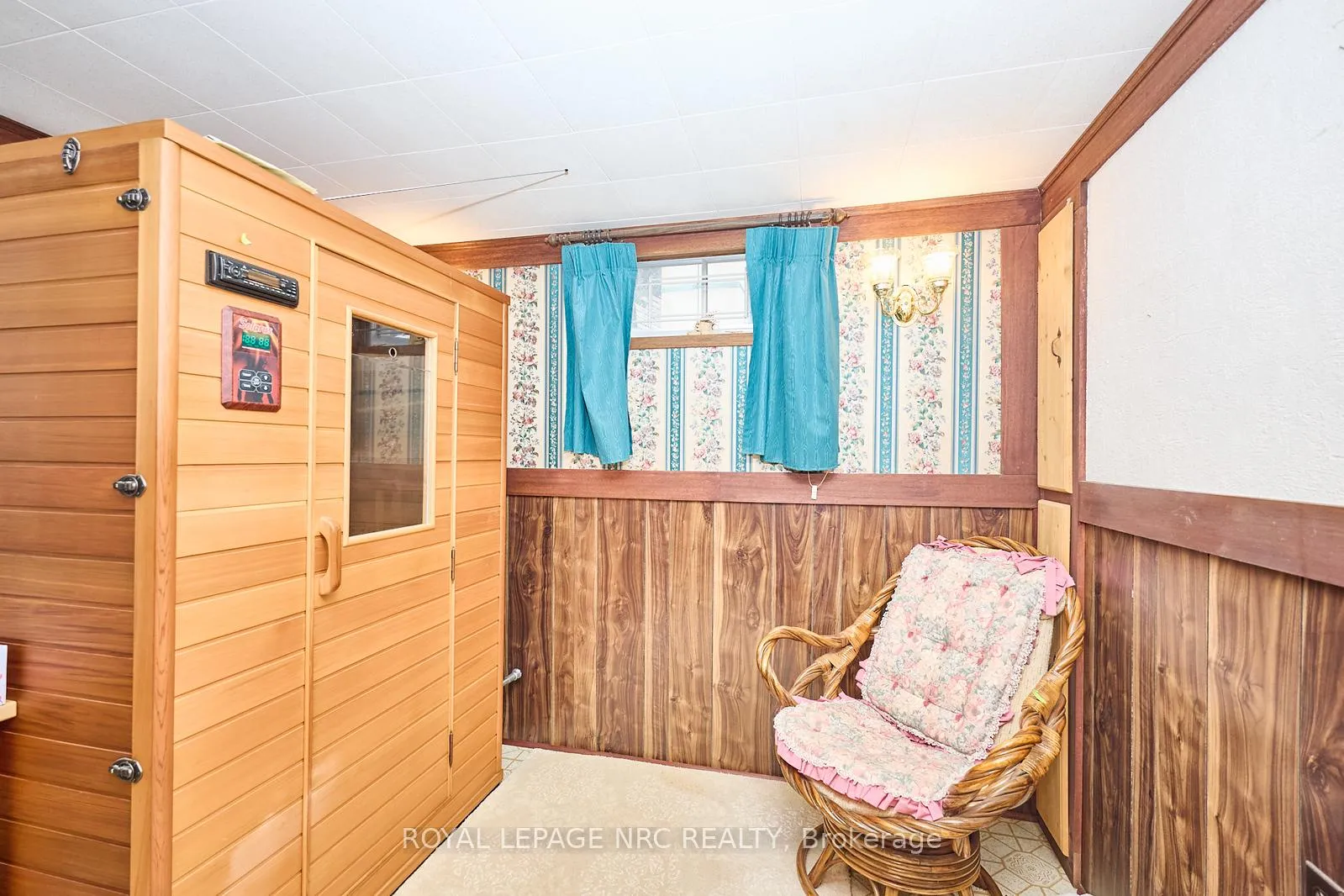 Photo 24 of 32 Oxford Street, St. Catharines, Secord Woods — HOMEH