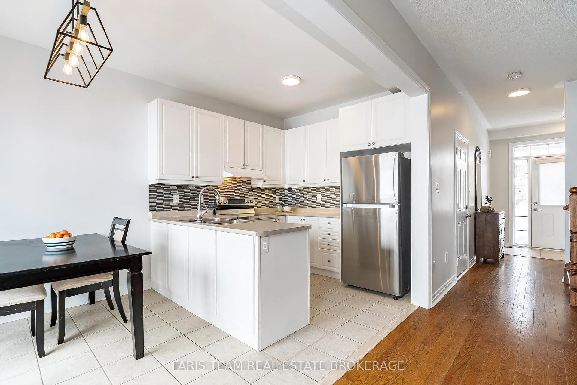 Photo 5 of 40 Forsyth Crescent, Barrie, West Bayfield — HOMEH