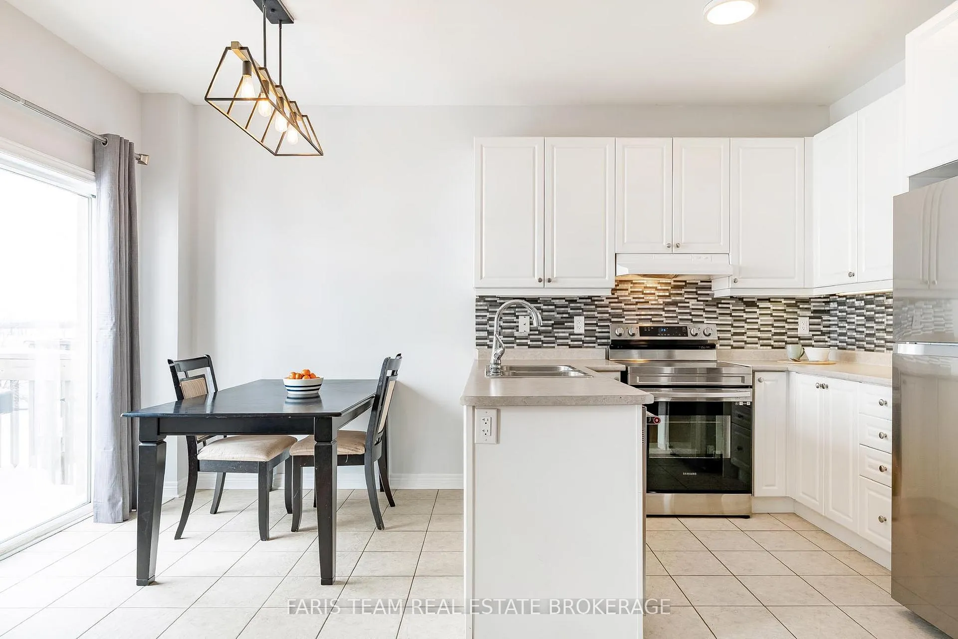 Photo 6 of 40 Forsyth Crescent, Barrie, West Bayfield — HOMEH