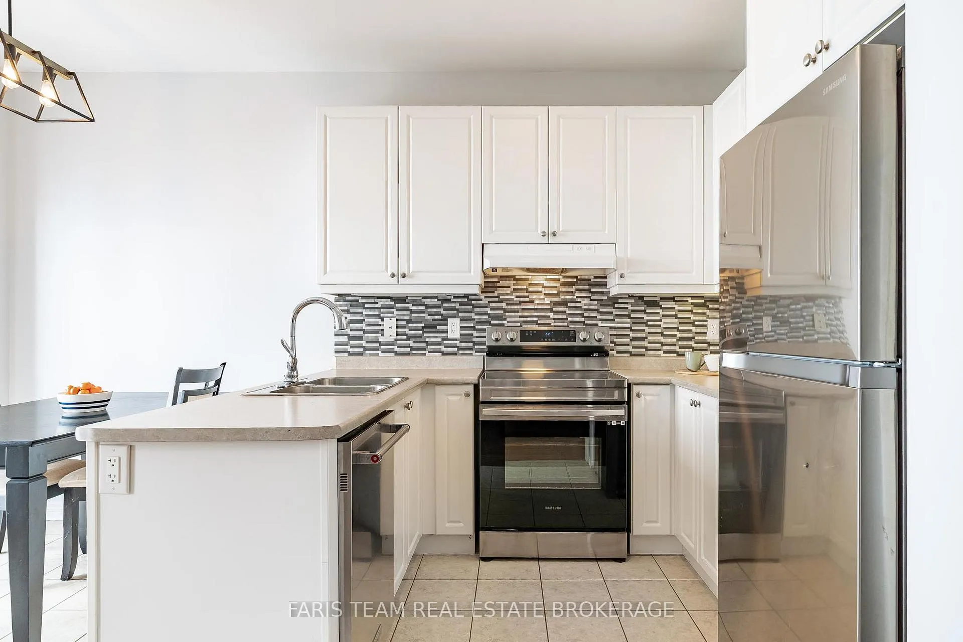 Photo 7 of 40 Forsyth Crescent, Barrie, West Bayfield — HOMEH