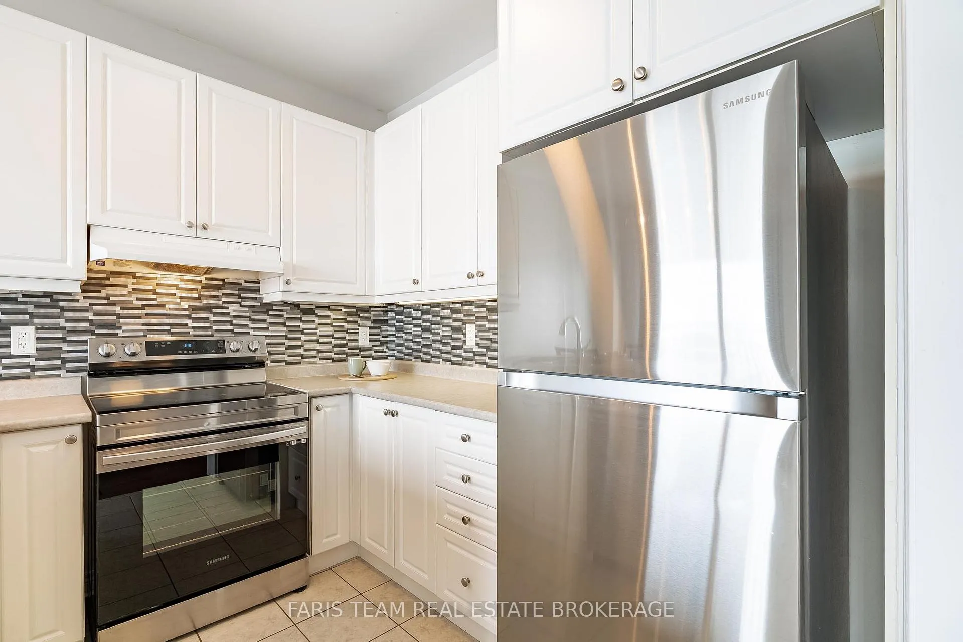 Photo 8 of 40 Forsyth Crescent, Barrie, West Bayfield — HOMEH