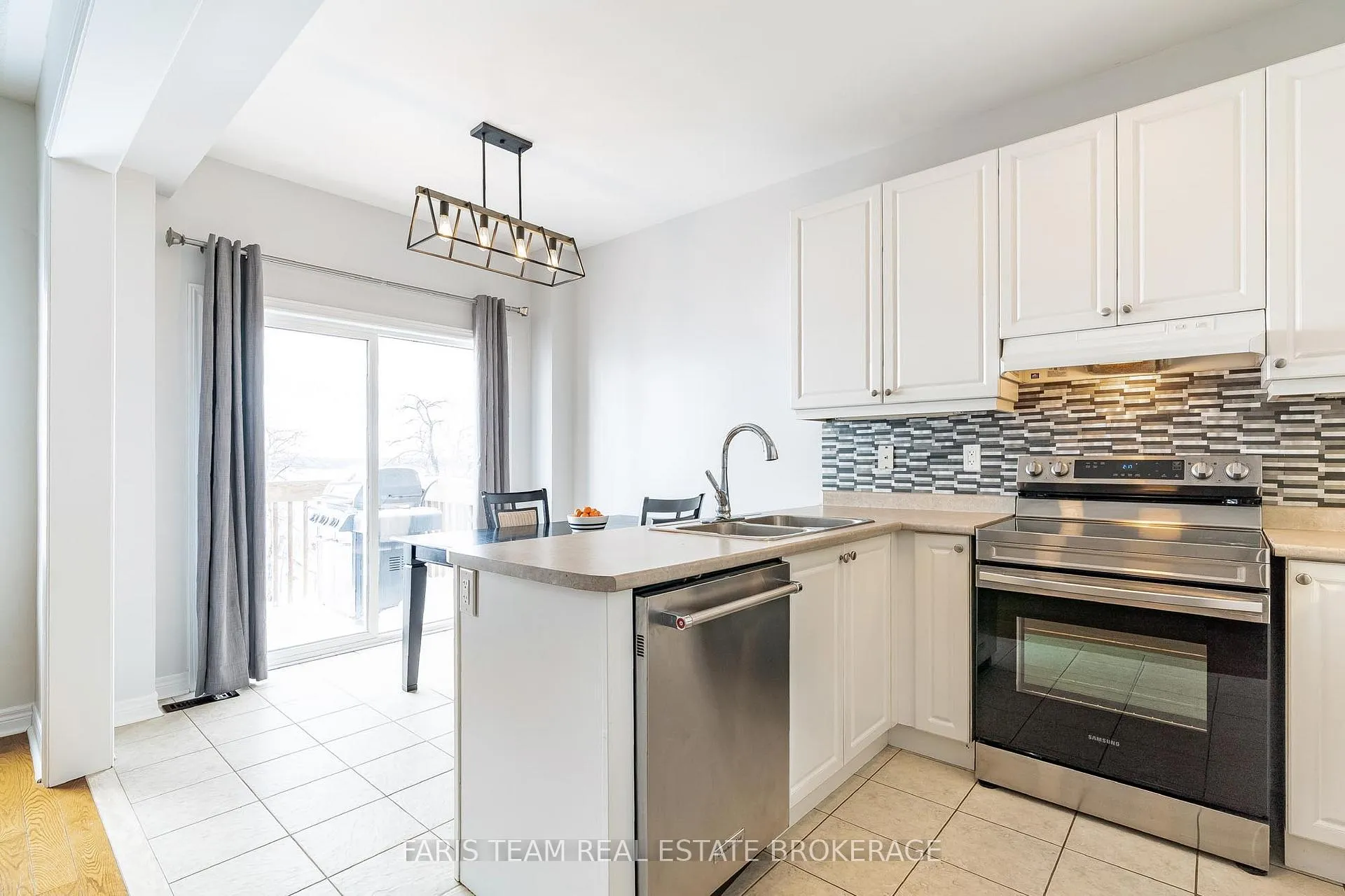 Photo 10 of 40 Forsyth Crescent, Barrie, West Bayfield — HOMEH