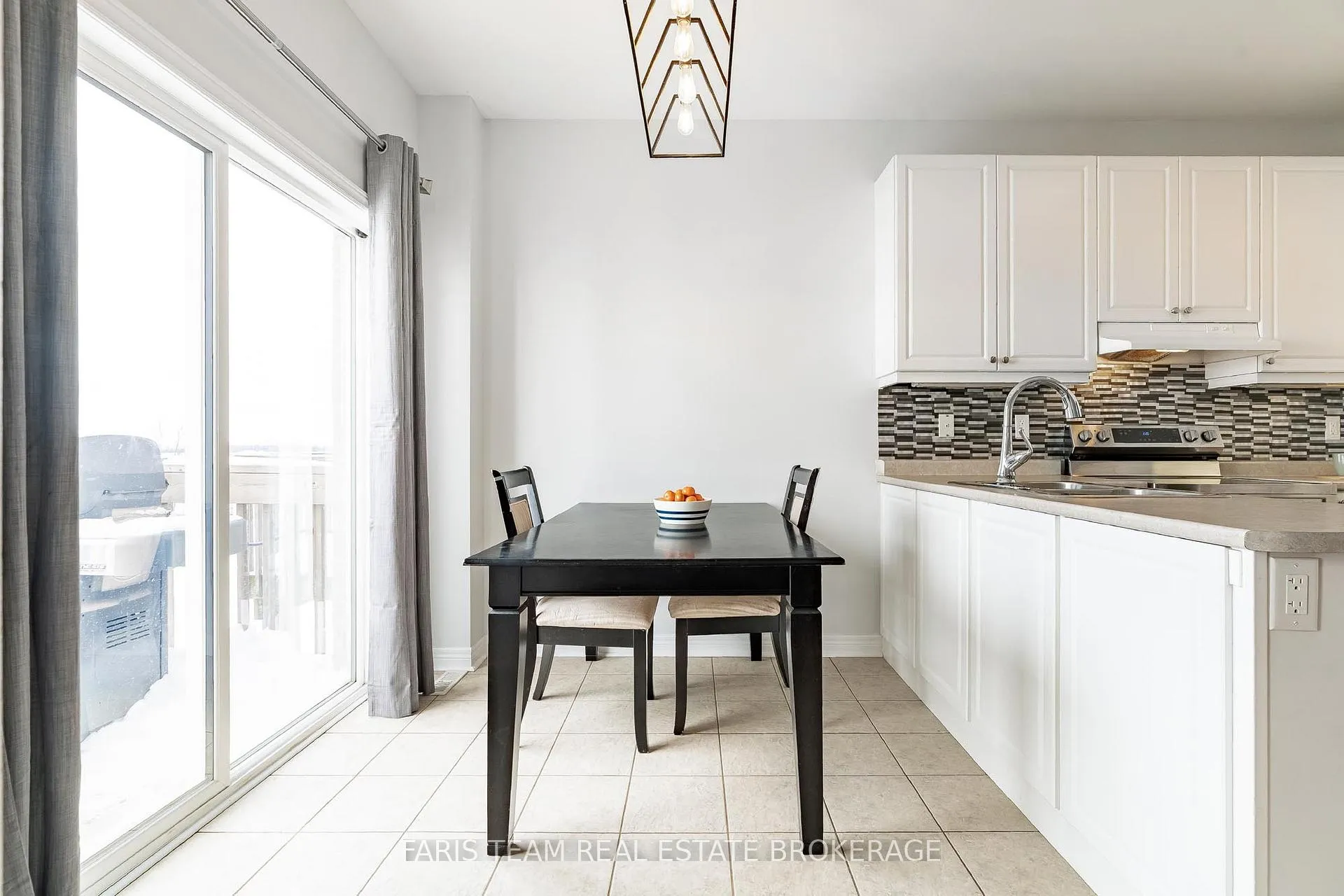 Photo 12 of 40 Forsyth Crescent, Barrie, West Bayfield — HOMEH