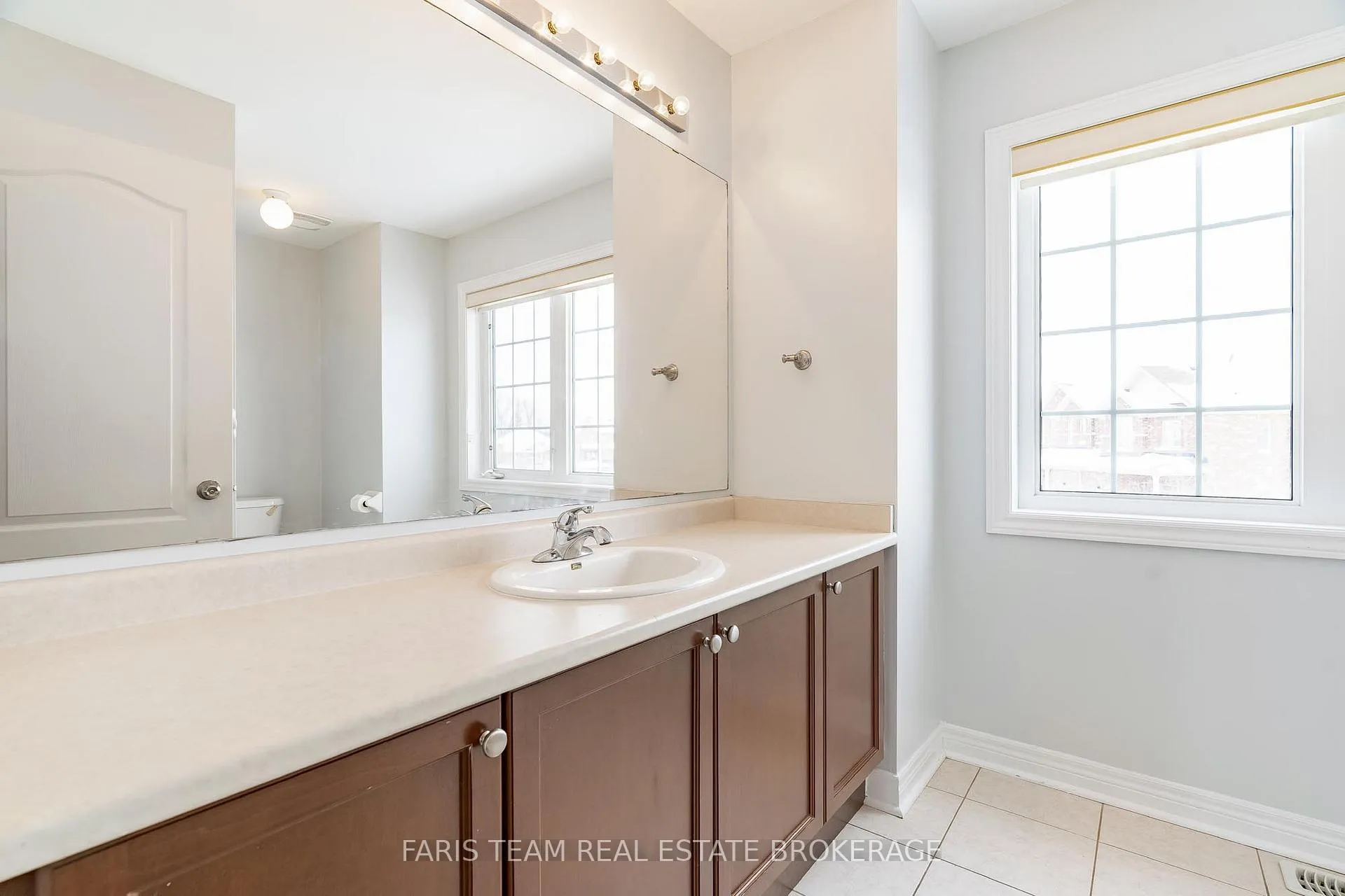Photo 28 of 40 Forsyth Crescent, Barrie, West Bayfield — HOMEH