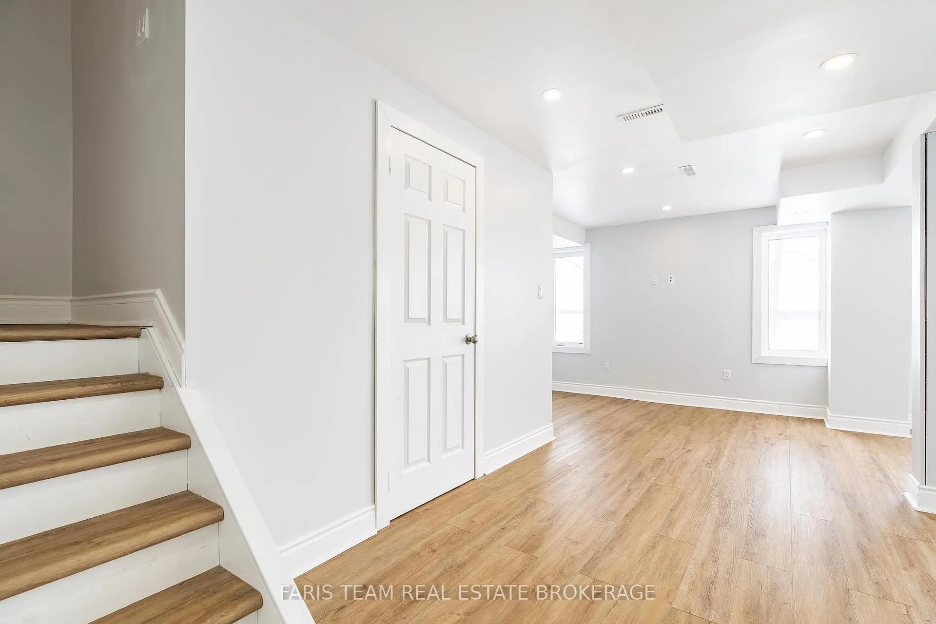 Photo 30 of 40 Forsyth Crescent, Barrie, West Bayfield — HOMEH