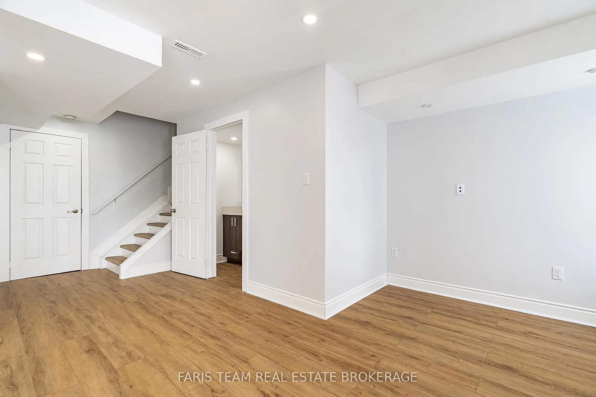 Photo 31 of 40 Forsyth Crescent, Barrie, West Bayfield — HOMEH