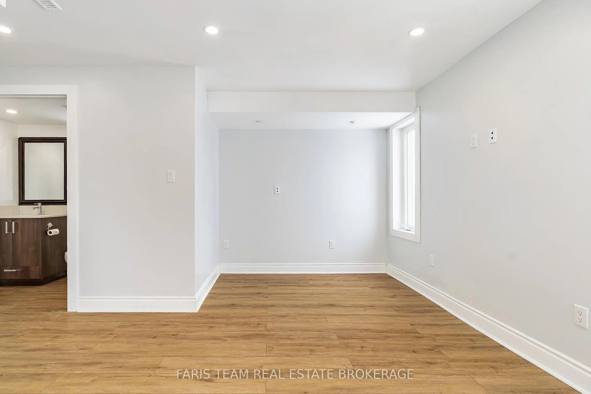 Photo 32 of 40 Forsyth Crescent, Barrie, West Bayfield — HOMEH