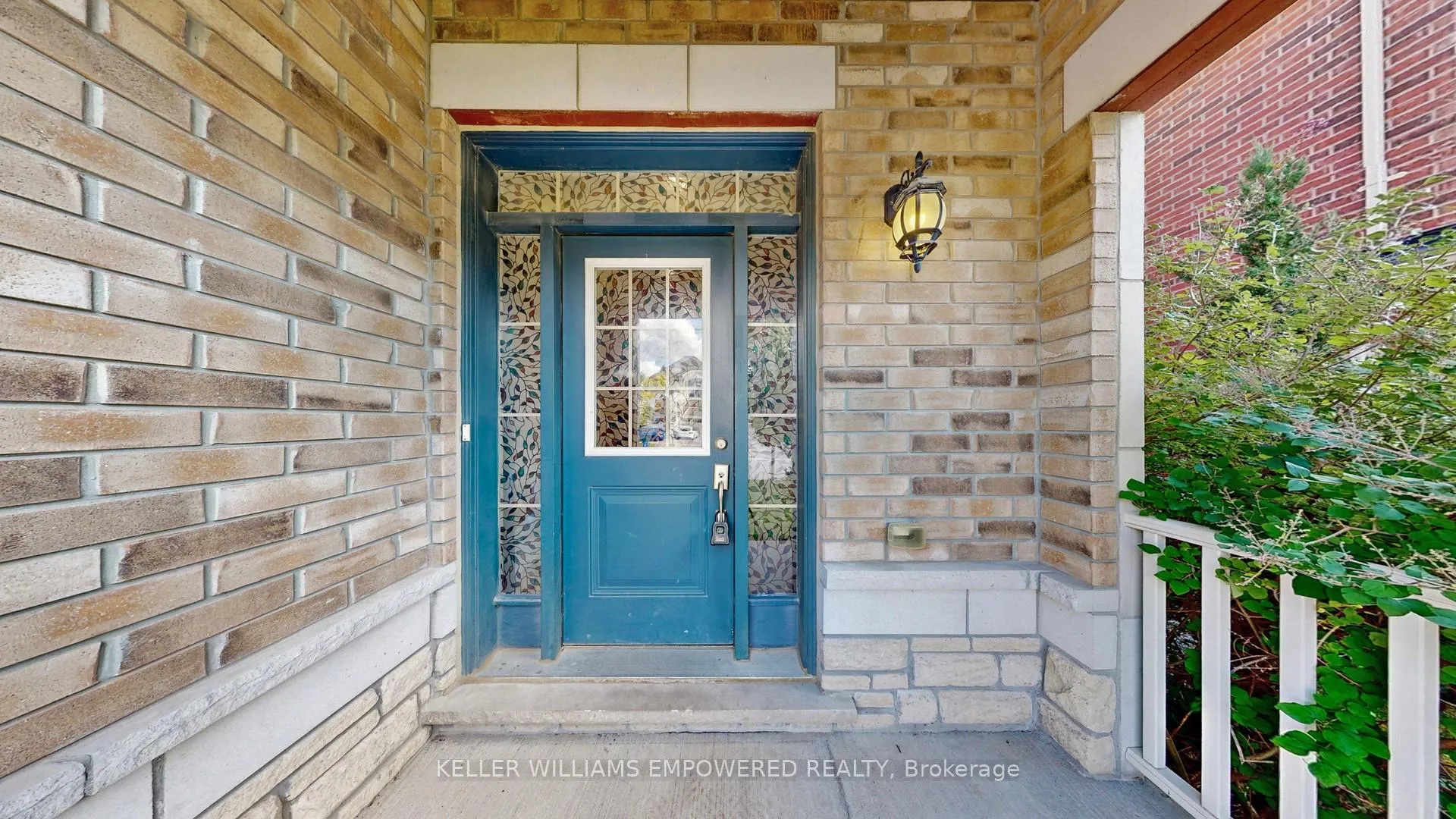 Photo 2 of 138 Crane Street, Aurora, Rural Aurora — HOMEH