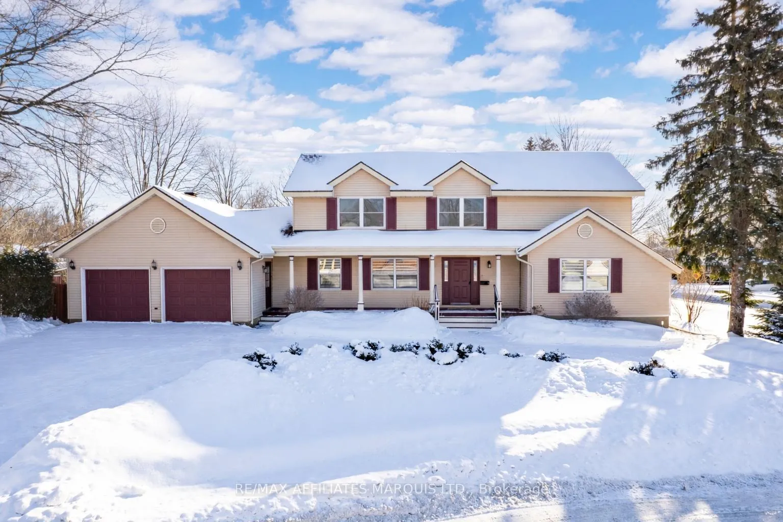 Photo 2 of 1356 Lochiel Street, Cornwall — HOMEH