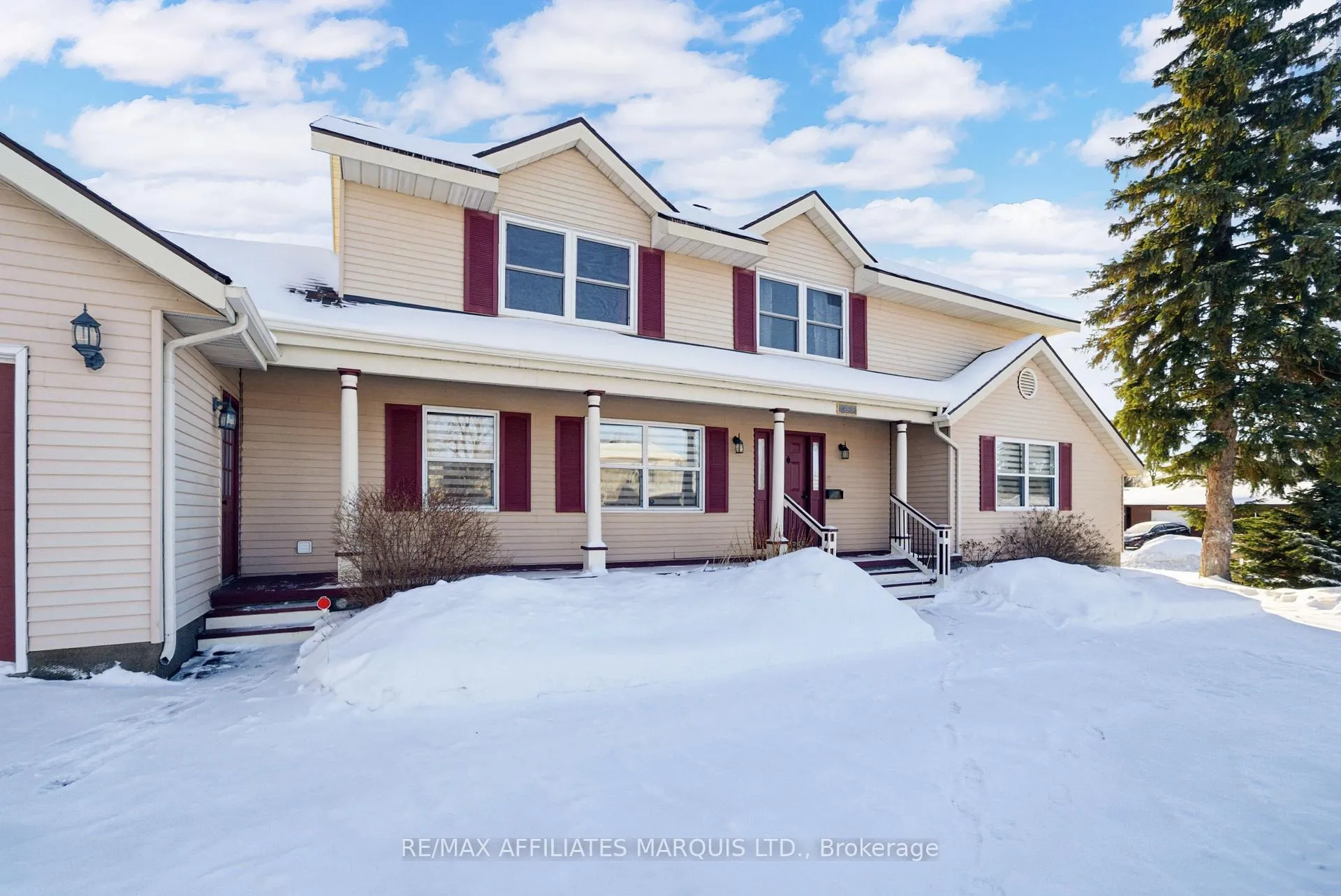 Photo 3 of 1356 Lochiel Street, Cornwall — HOMEH