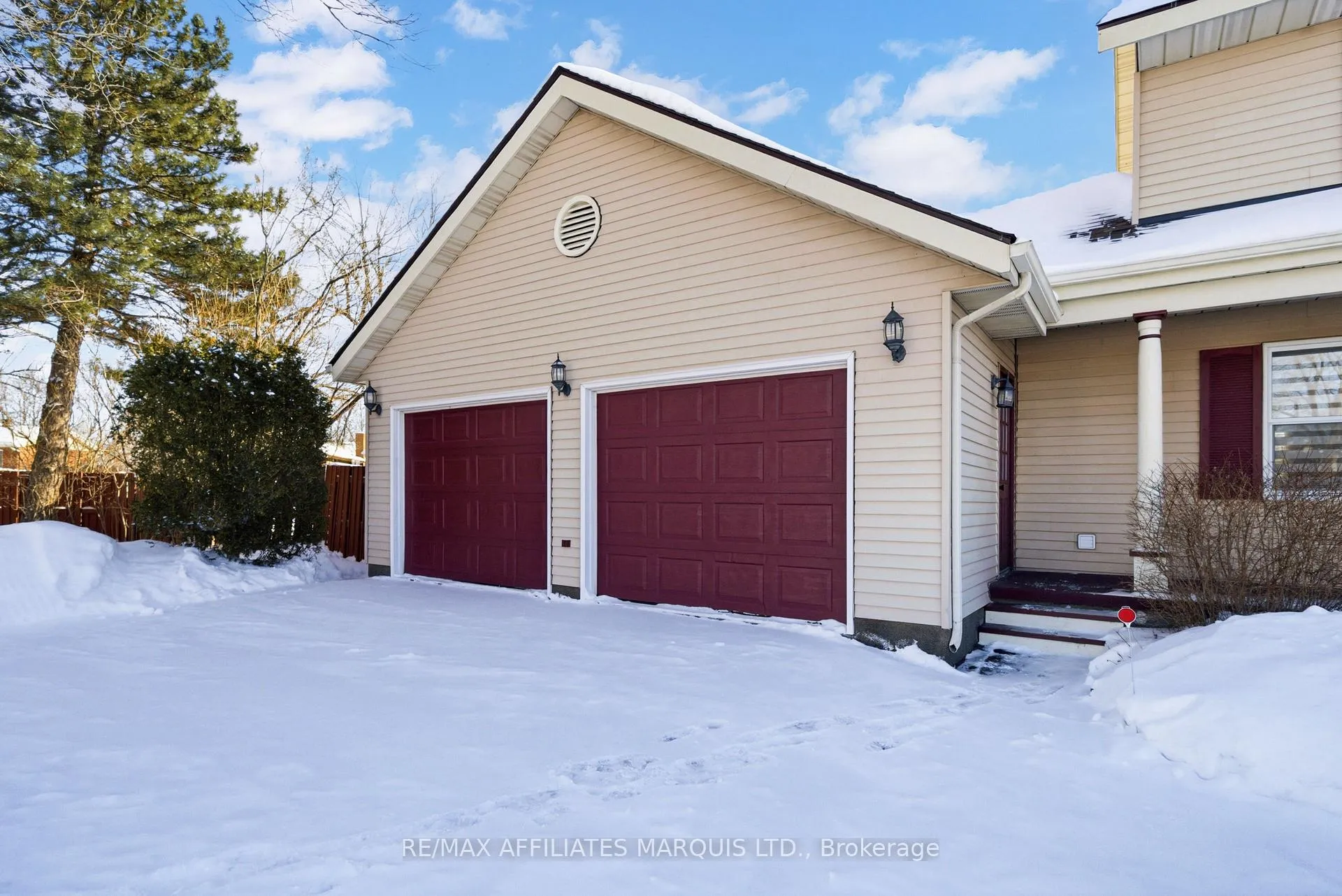 Photo 5 of 1356 Lochiel Street, Cornwall — HOMEH