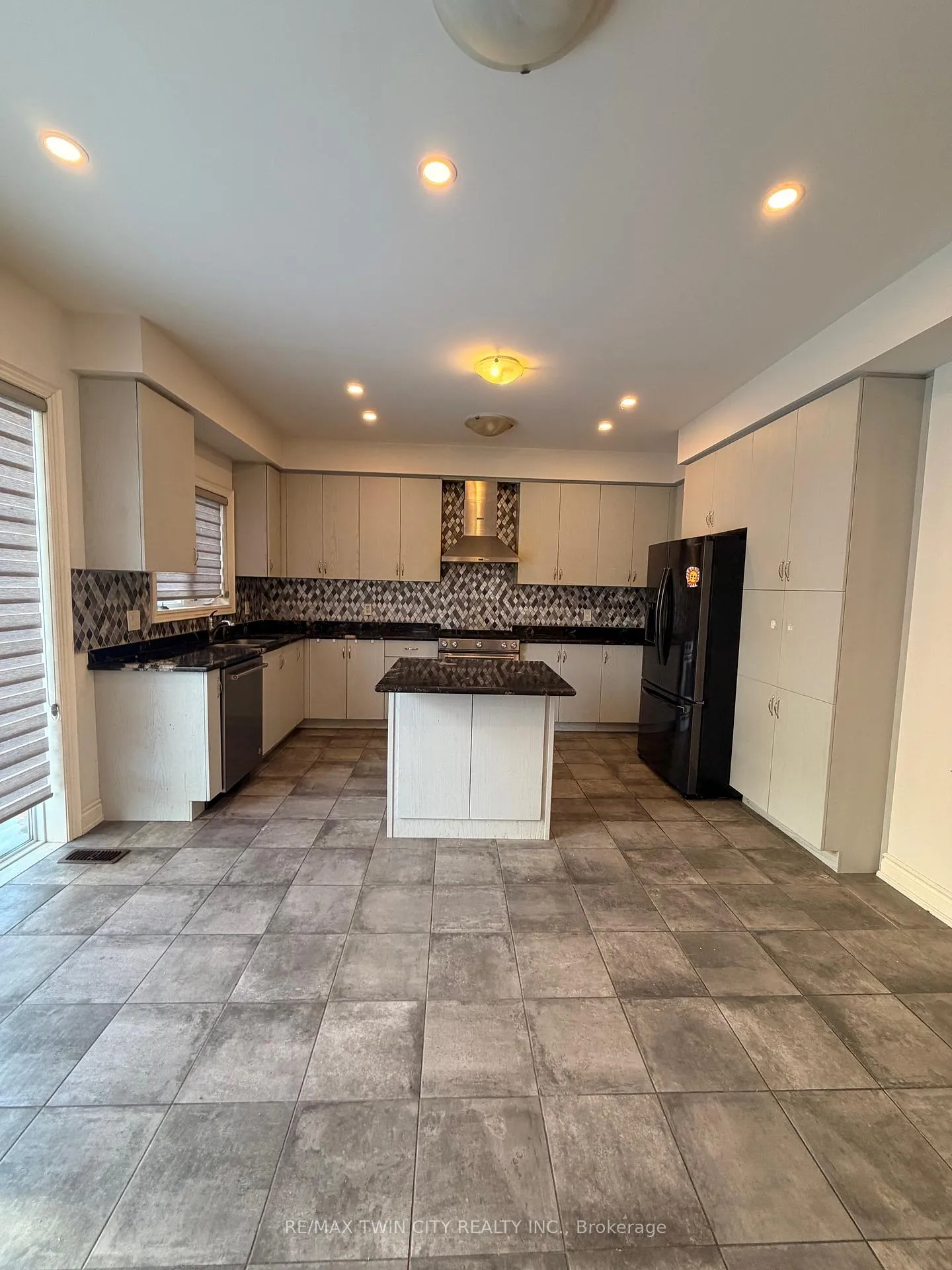 Photo 5 of 1527 Leger Way, Milton, Ford — HOMEH