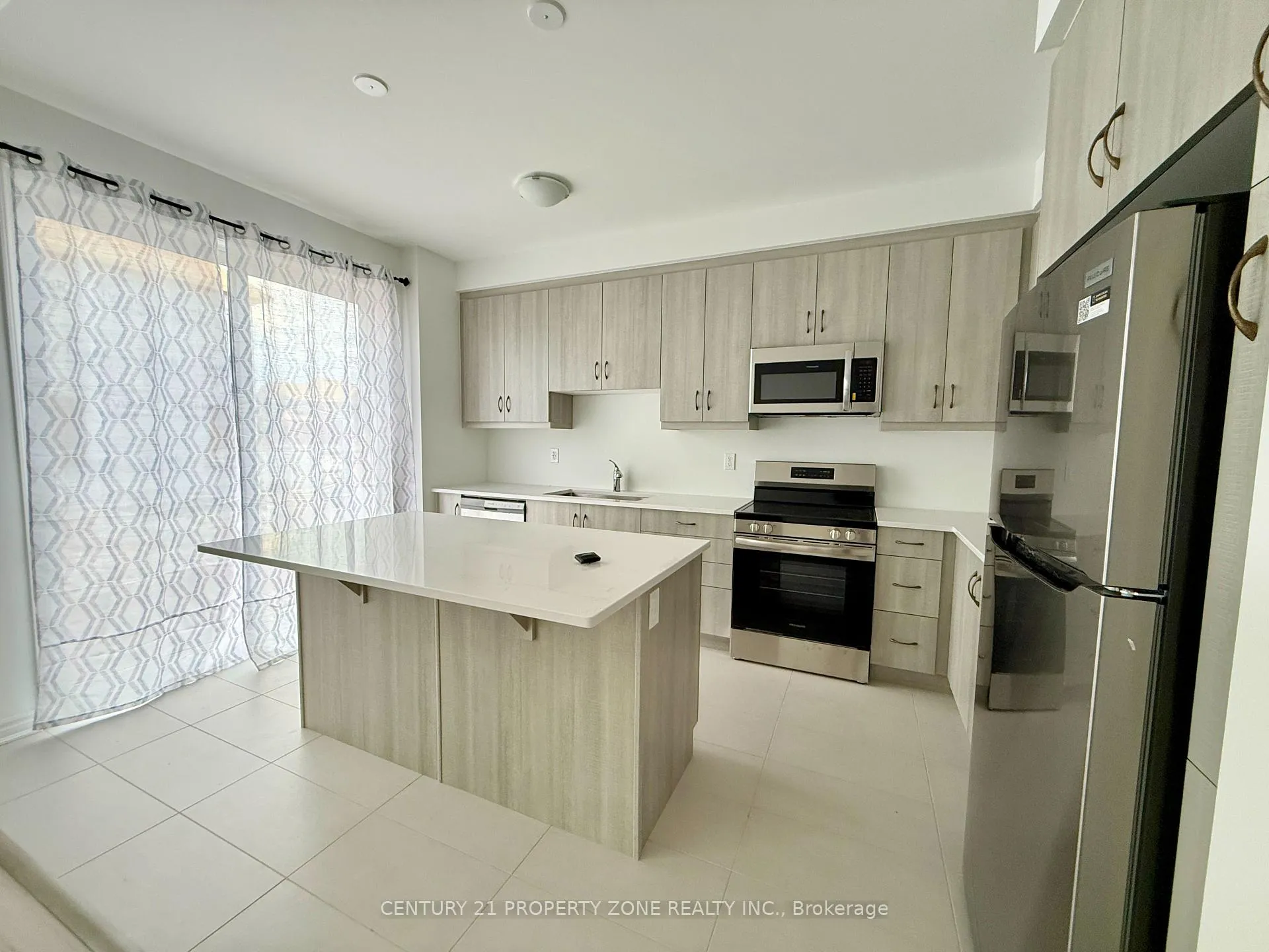 Photo 12 of 1340 Hearns Place, Milton, Bowes — HOMEH
