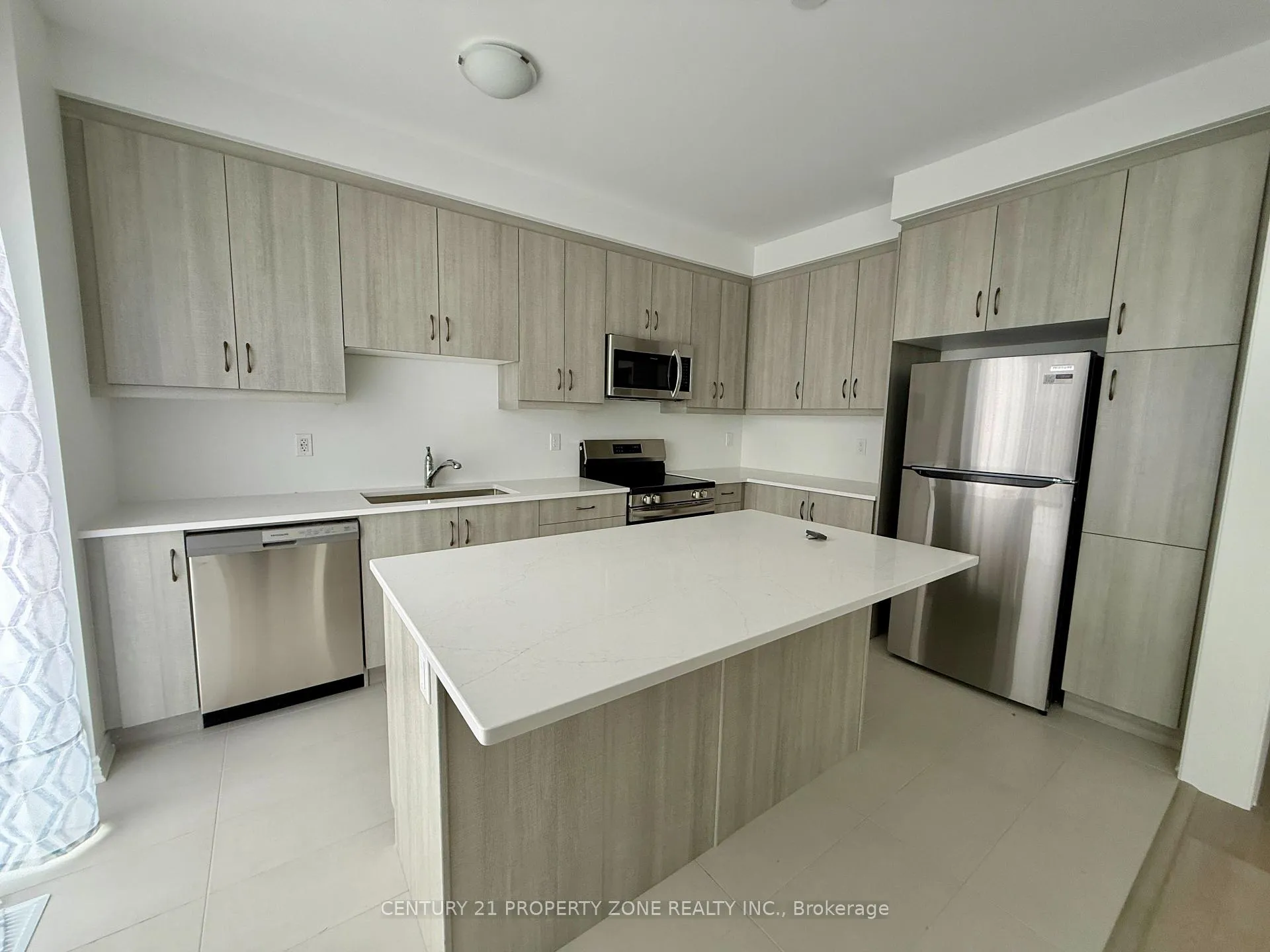 Photo 13 of 1340 Hearns Place, Milton, Bowes — HOMEH