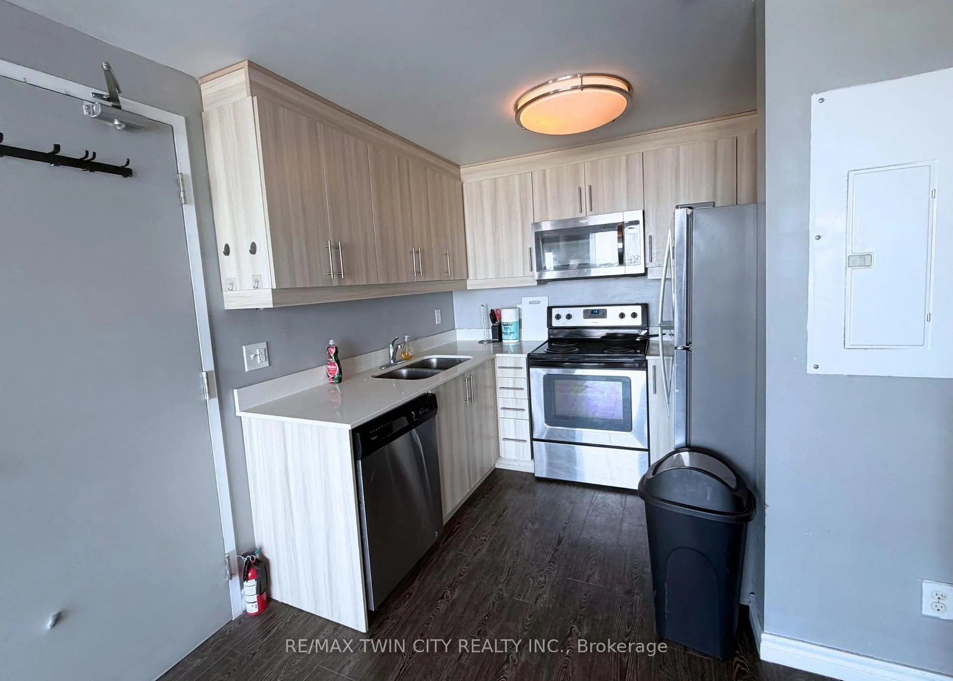 Photo 2 of Unit 8-2604, 158 King Street, Waterloo, Beechwood/University — HOMEH
