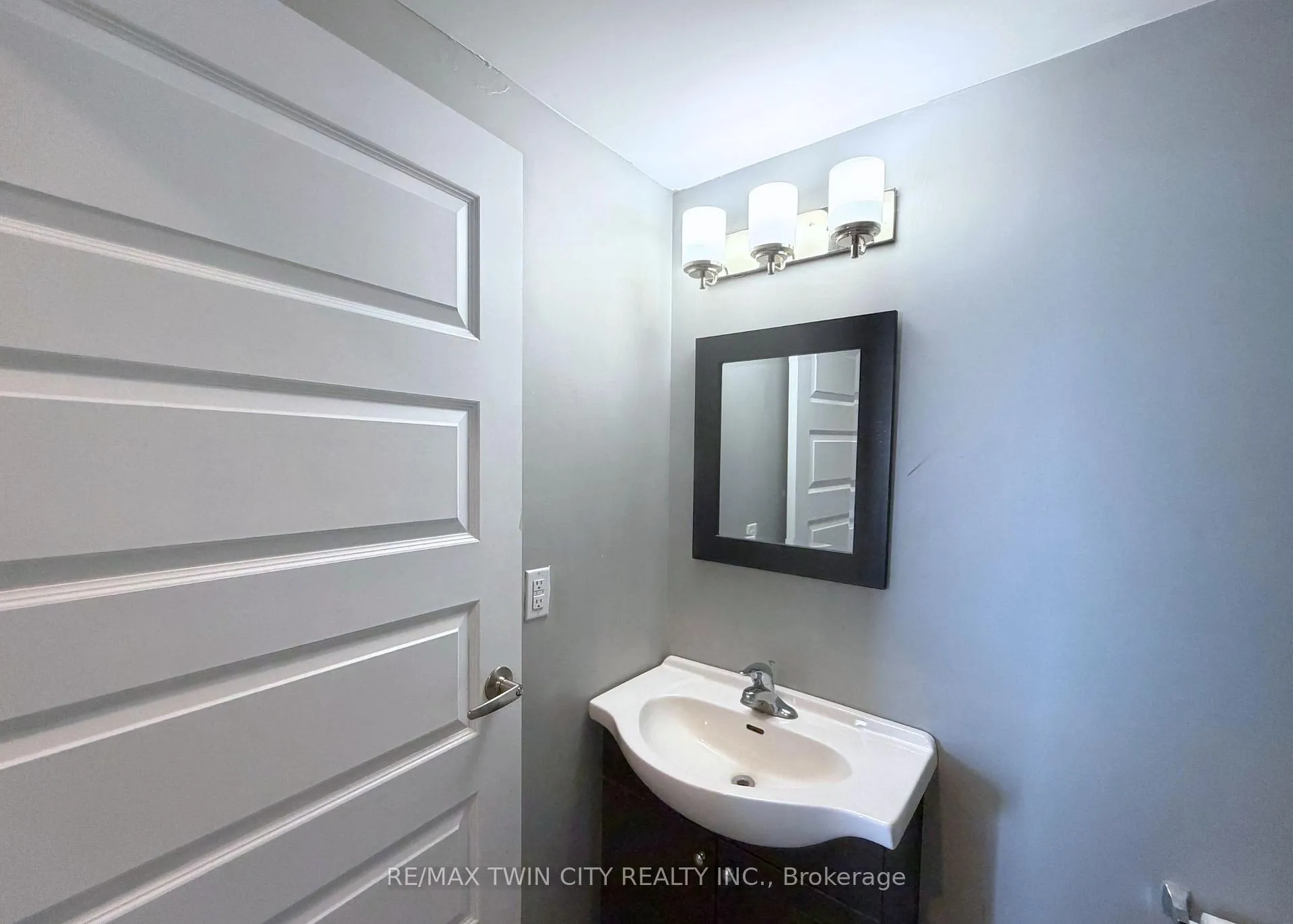 Photo 11 of Unit 8-2604, 158 King Street, Waterloo, Beechwood/University — HOMEH