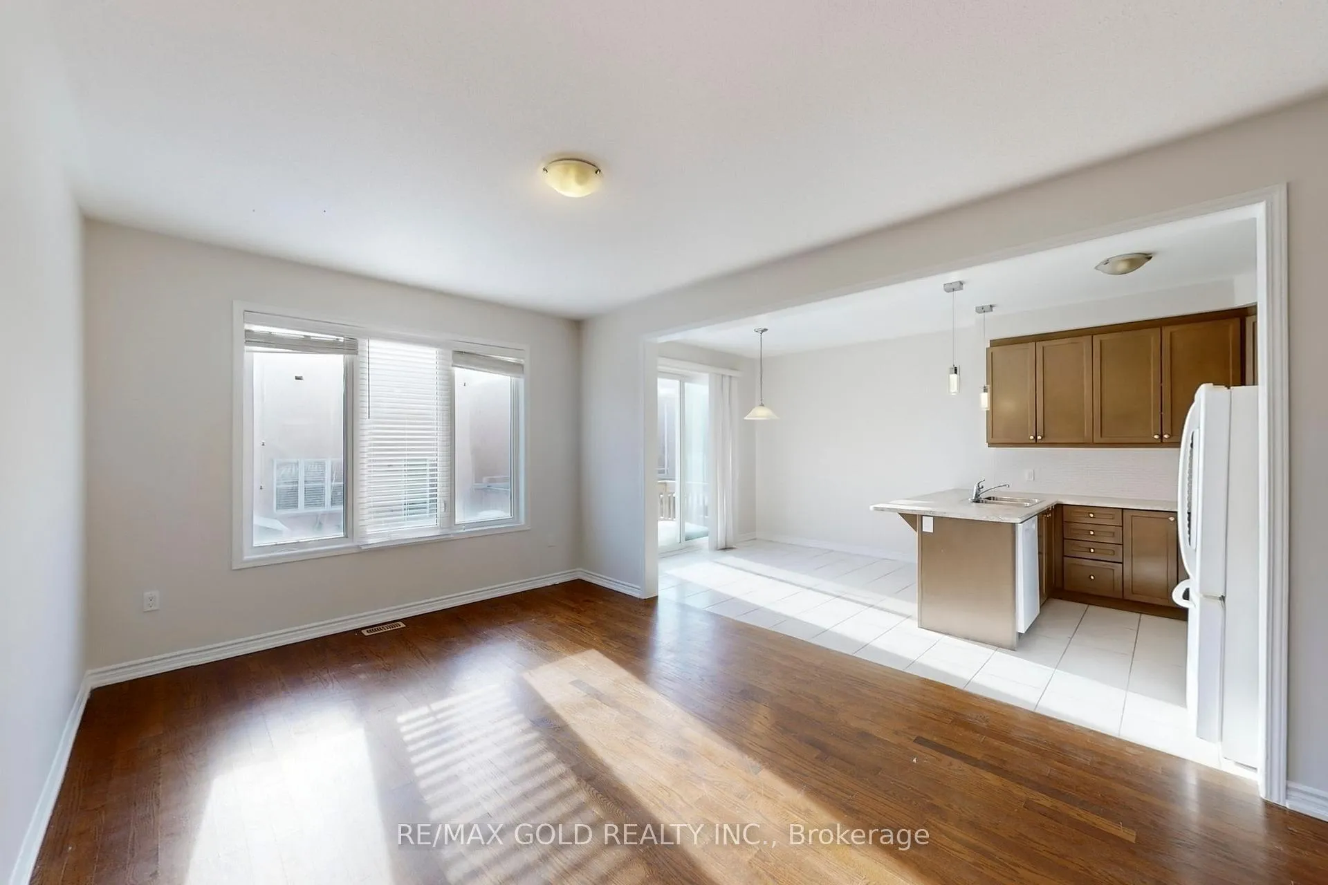 Photo 7 of 174 Lemieux Court, Milton, Ford — HOMEH