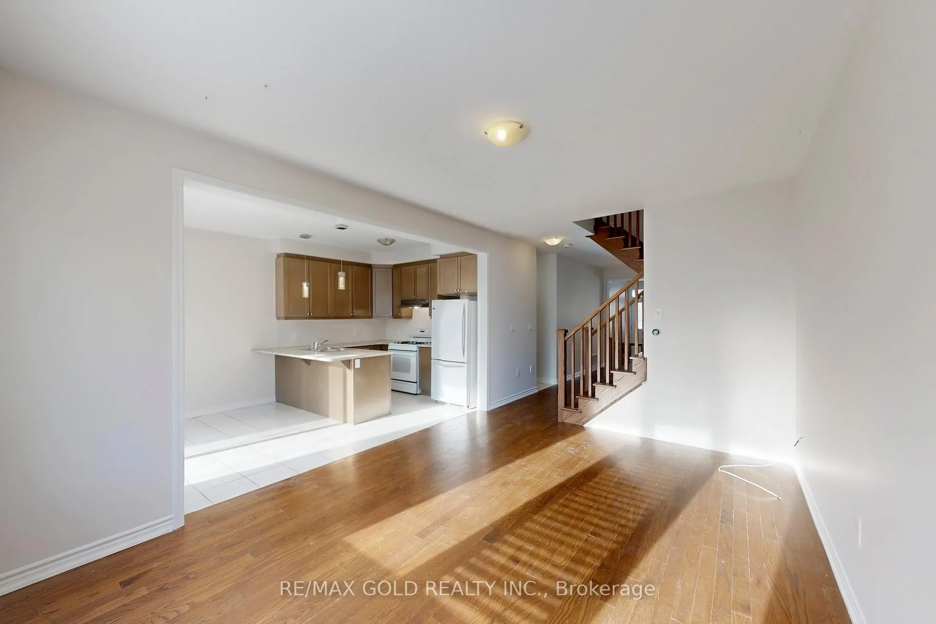 Photo 10 of 174 Lemieux Court, Milton, Ford — HOMEH