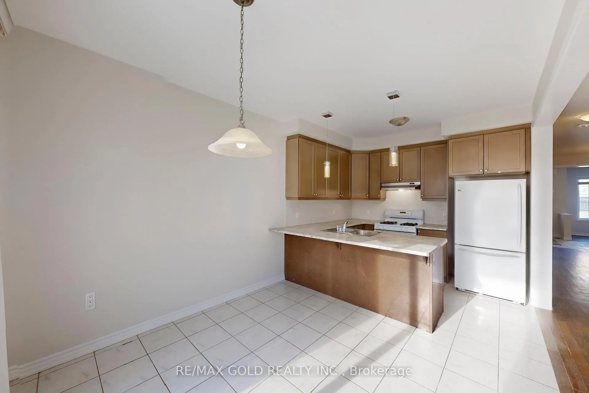 Photo 11 of 174 Lemieux Court, Milton, Ford — HOMEH
