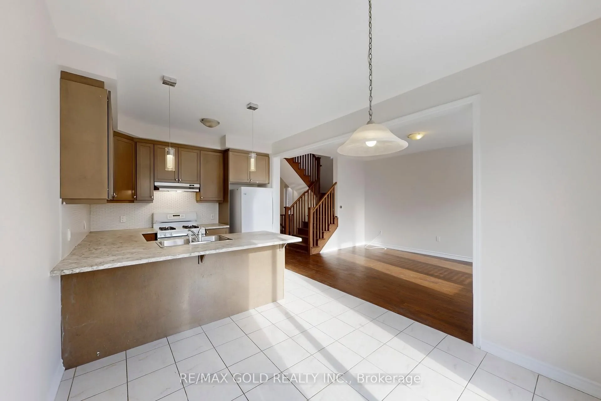 Photo 12 of 174 Lemieux Court, Milton, Ford — HOMEH