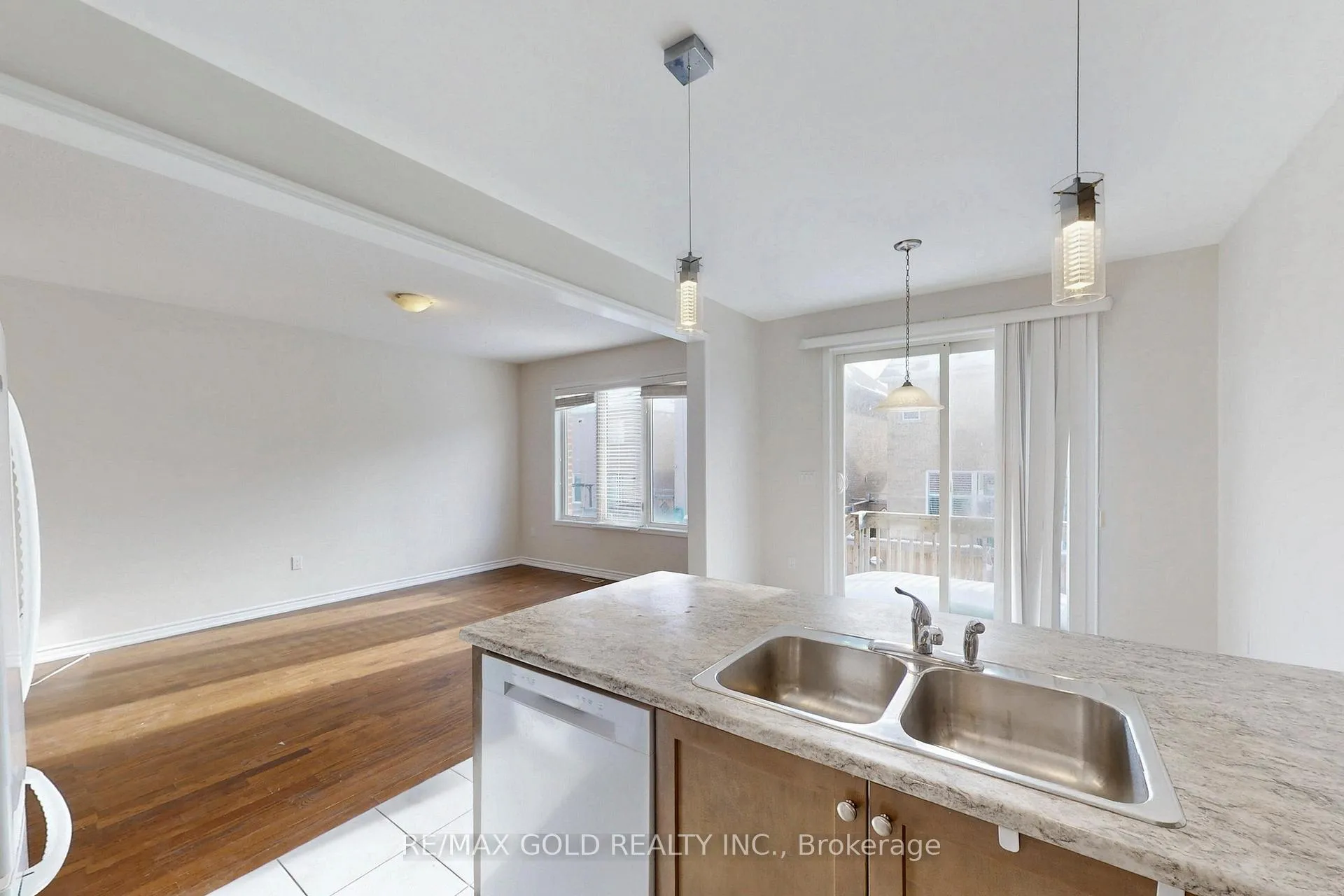 Photo 14 of 174 Lemieux Court, Milton, Ford — HOMEH