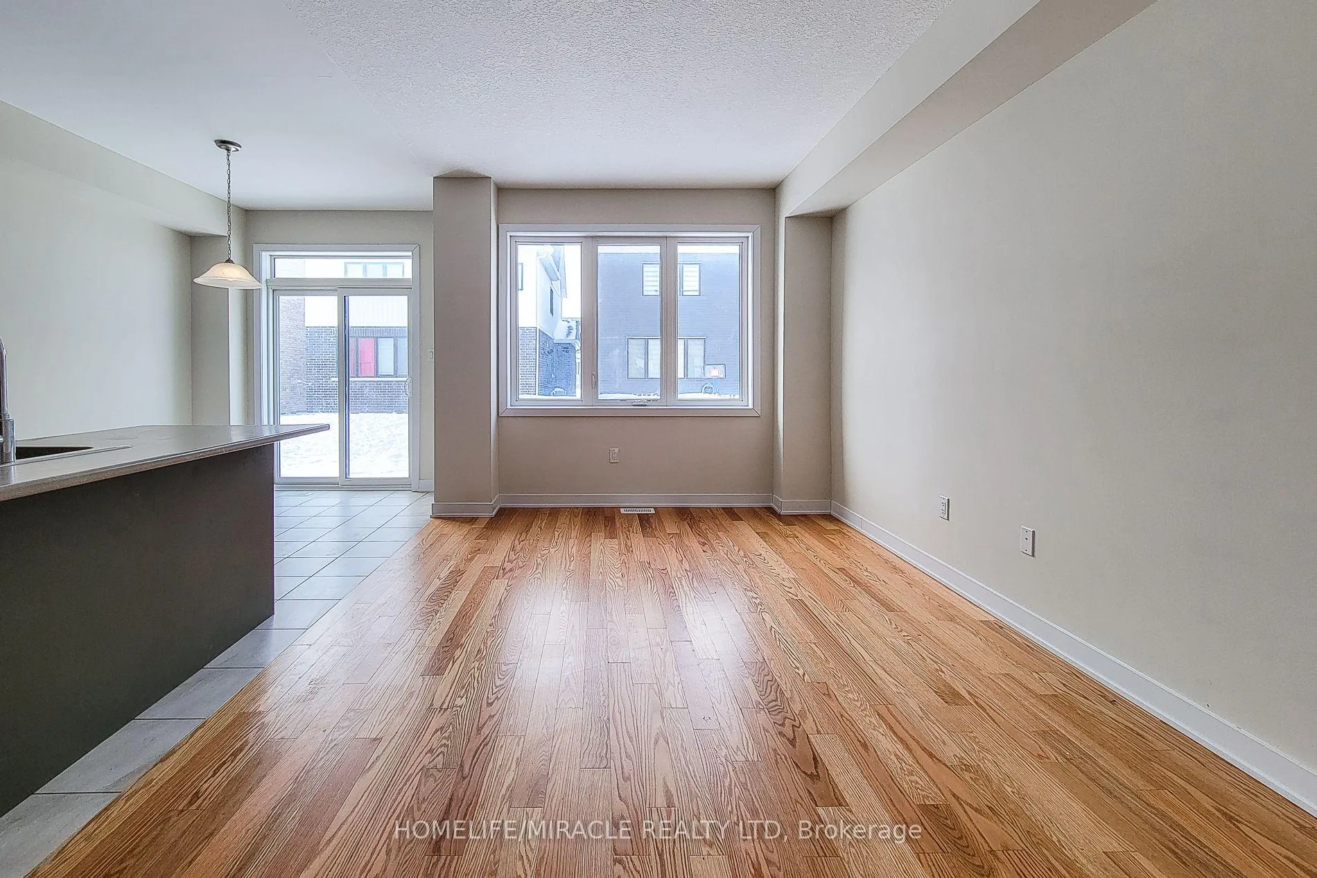 Photo 5 of 167 Keelson Street, Welland, Dain City — HOMEH