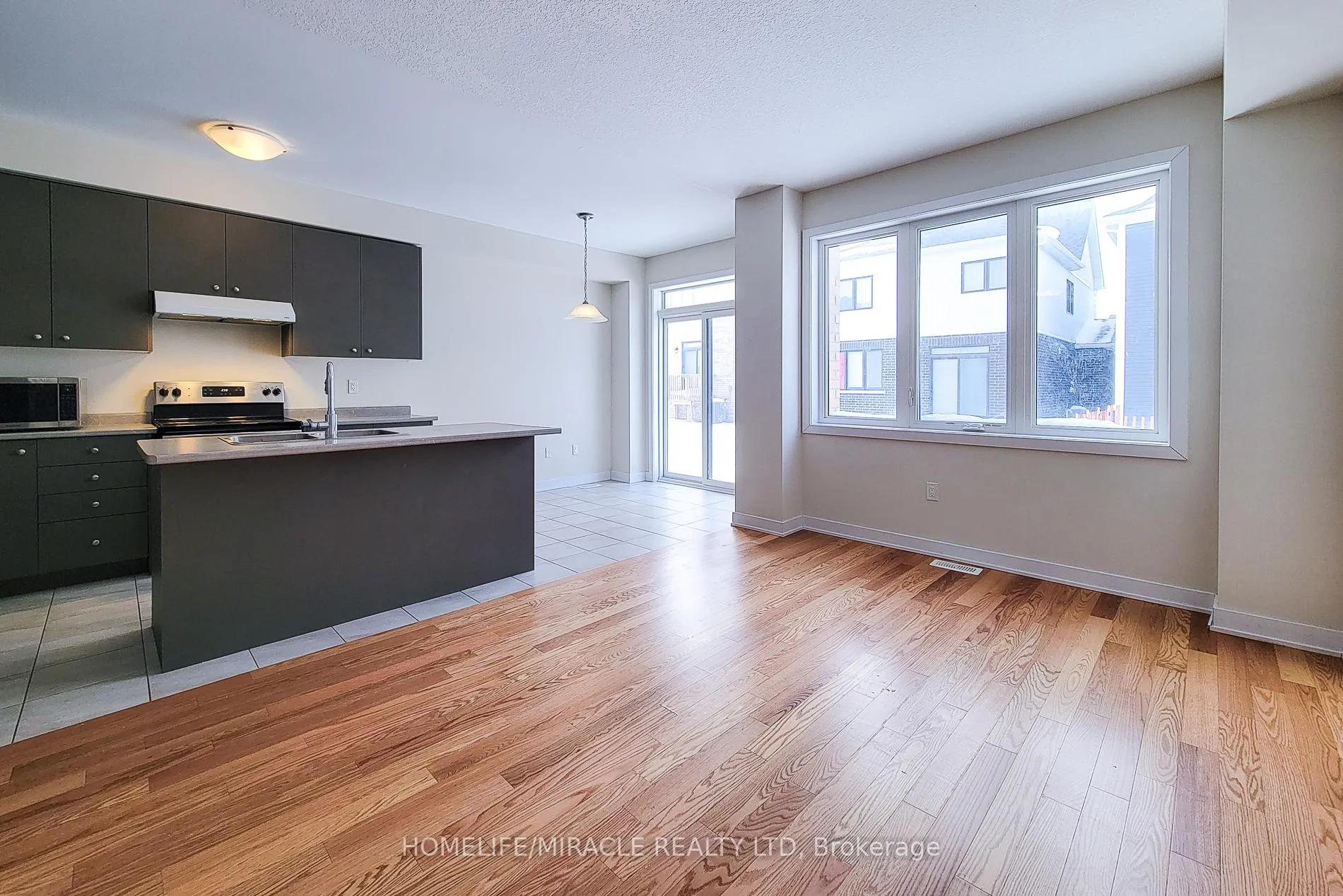Photo 8 of 167 Keelson Street, Welland, Dain City — HOMEH