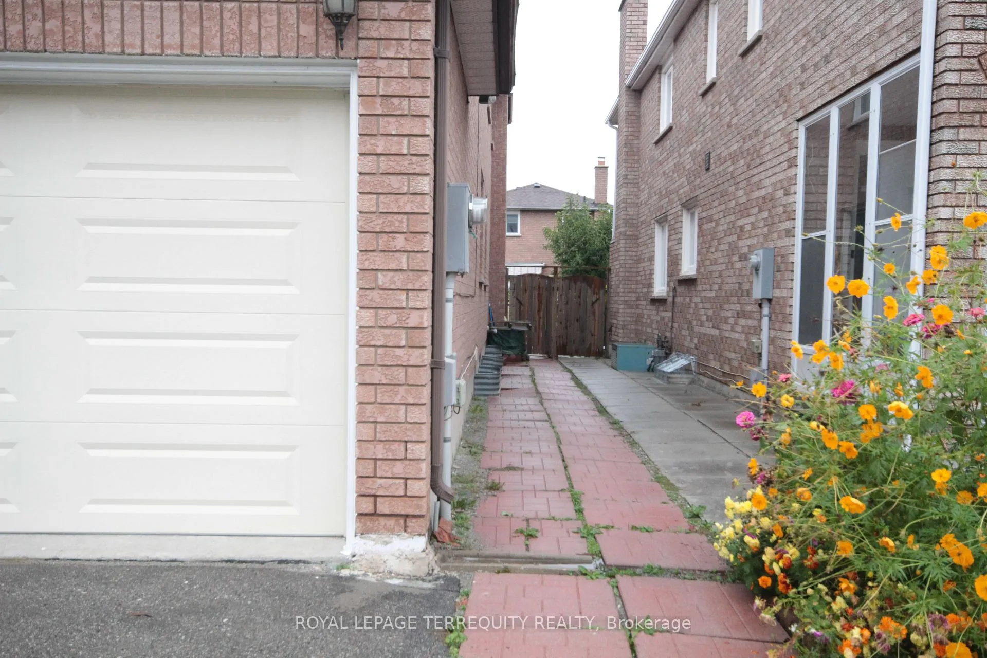 Photo 2 of Unit BASEMENT, 39 Joycedale Street, Markham, Middlefield — HOMEH
