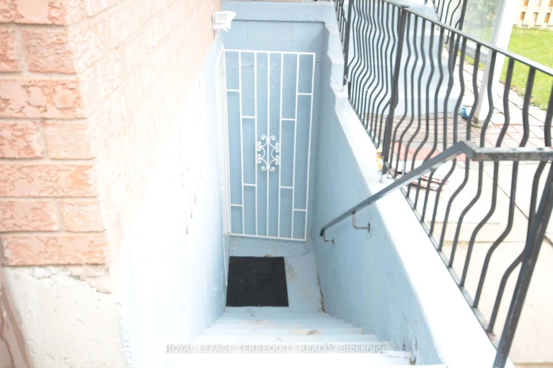 Photo 3 of Unit BASEMENT, 39 Joycedale Street, Markham, Middlefield — HOMEH
