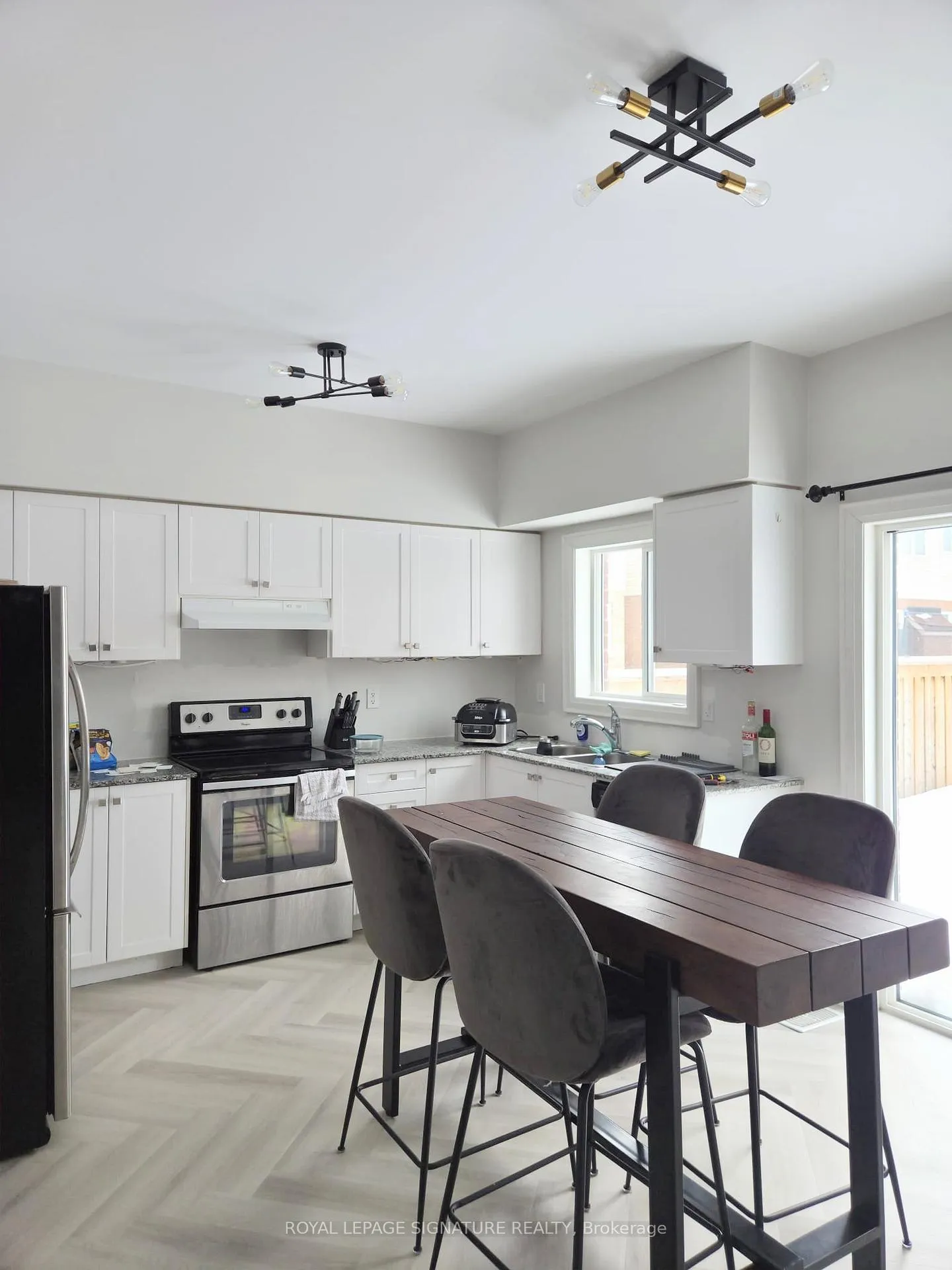Photo 4 of 60 William Fair Drive, Clarington, Bowmanville — HOMEH