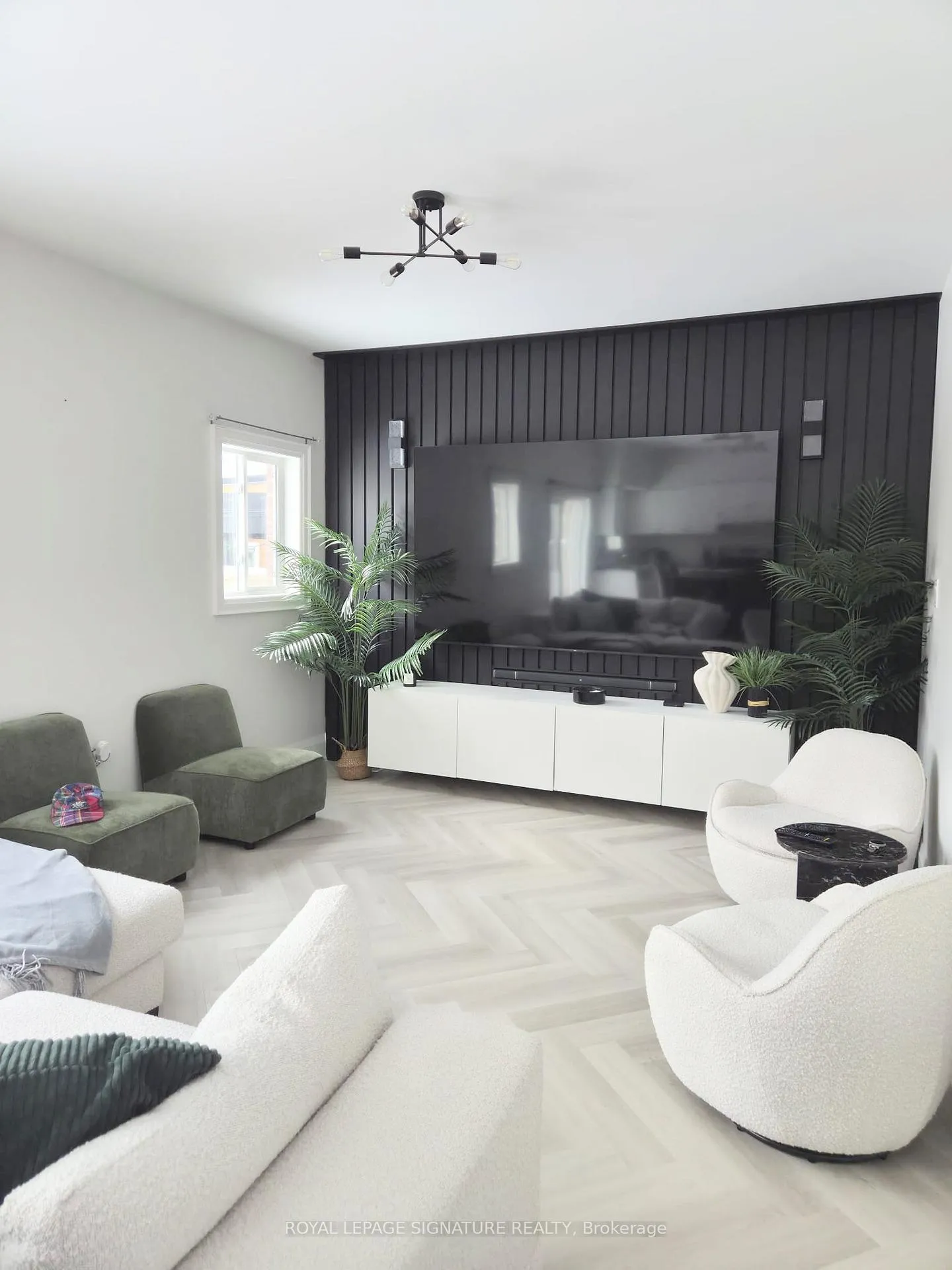 Photo 5 of 60 William Fair Drive, Clarington, Bowmanville — HOMEH