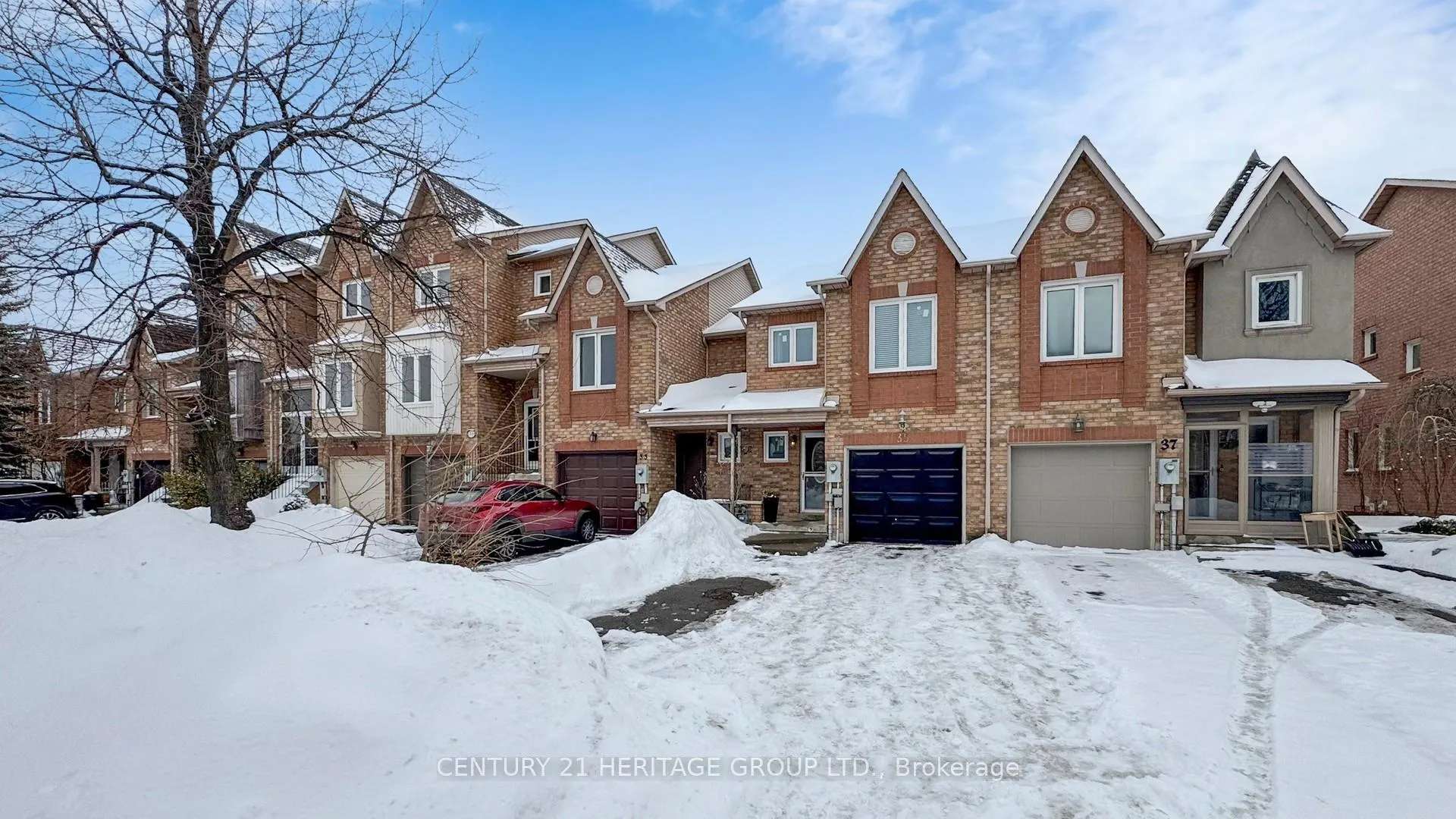 Photo 2 of 35 Kelso Crescent, Vaughan, Maple — HOMEH