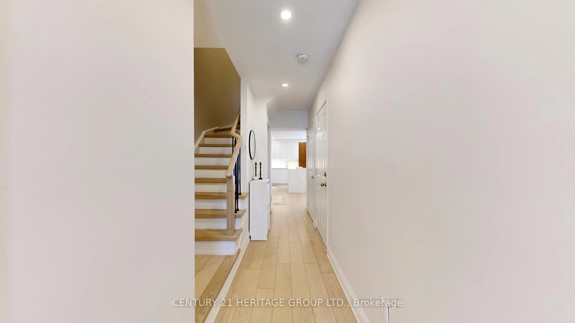 Photo 4 of 35 Kelso Crescent, Vaughan, Maple — HOMEH