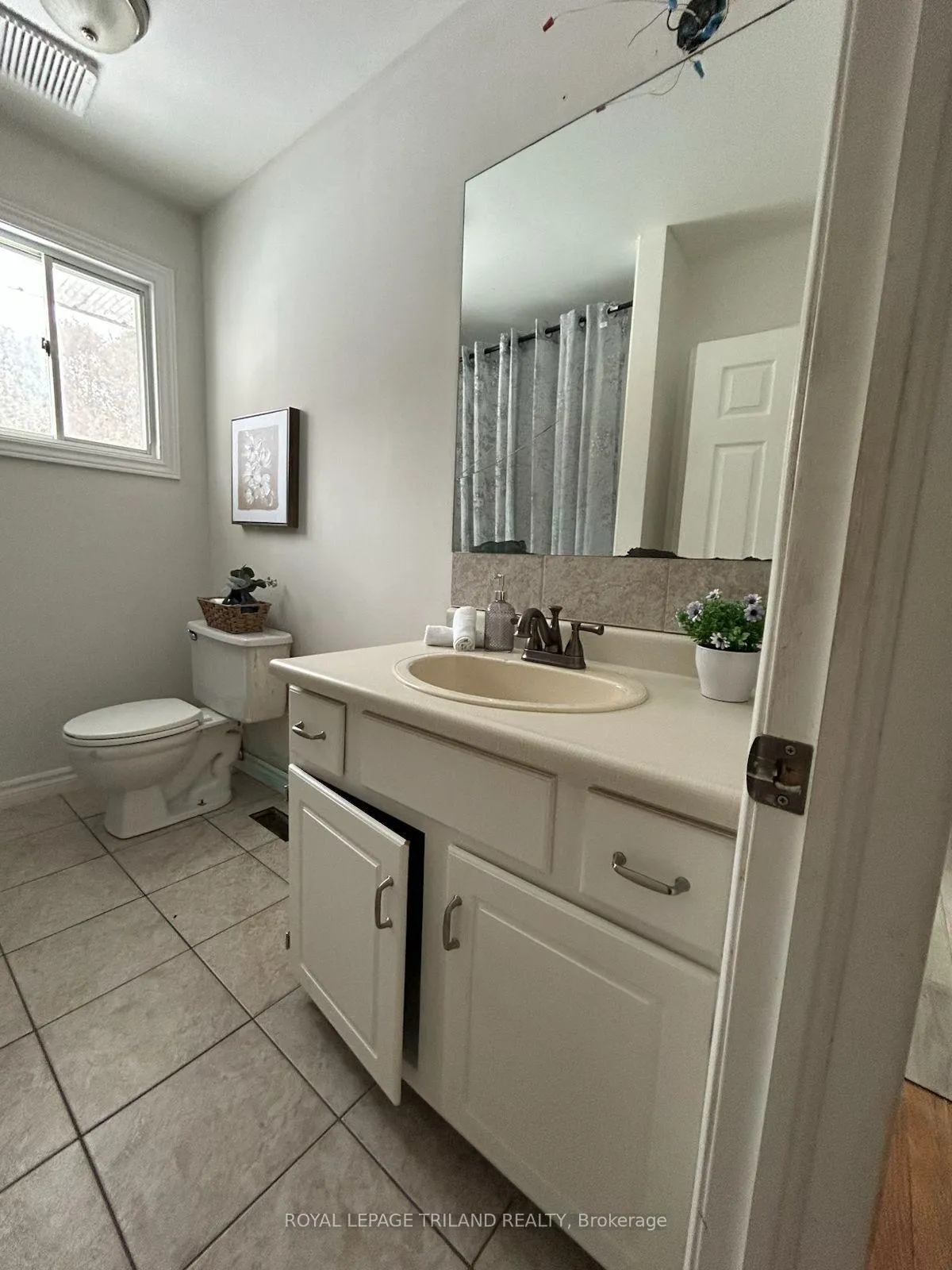 Photo 4 of 154 Ross Avenue, Thames Centre, Dorchester — HOMEH