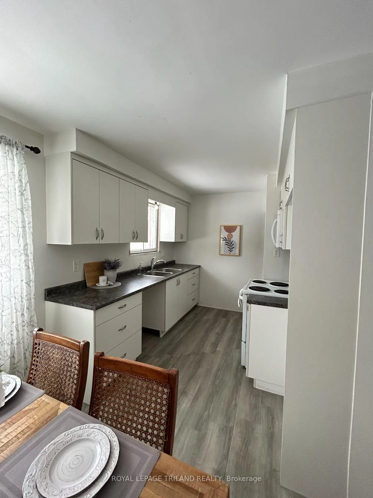 Photo 8 of 154 Ross Avenue, Thames Centre, Dorchester — HOMEH