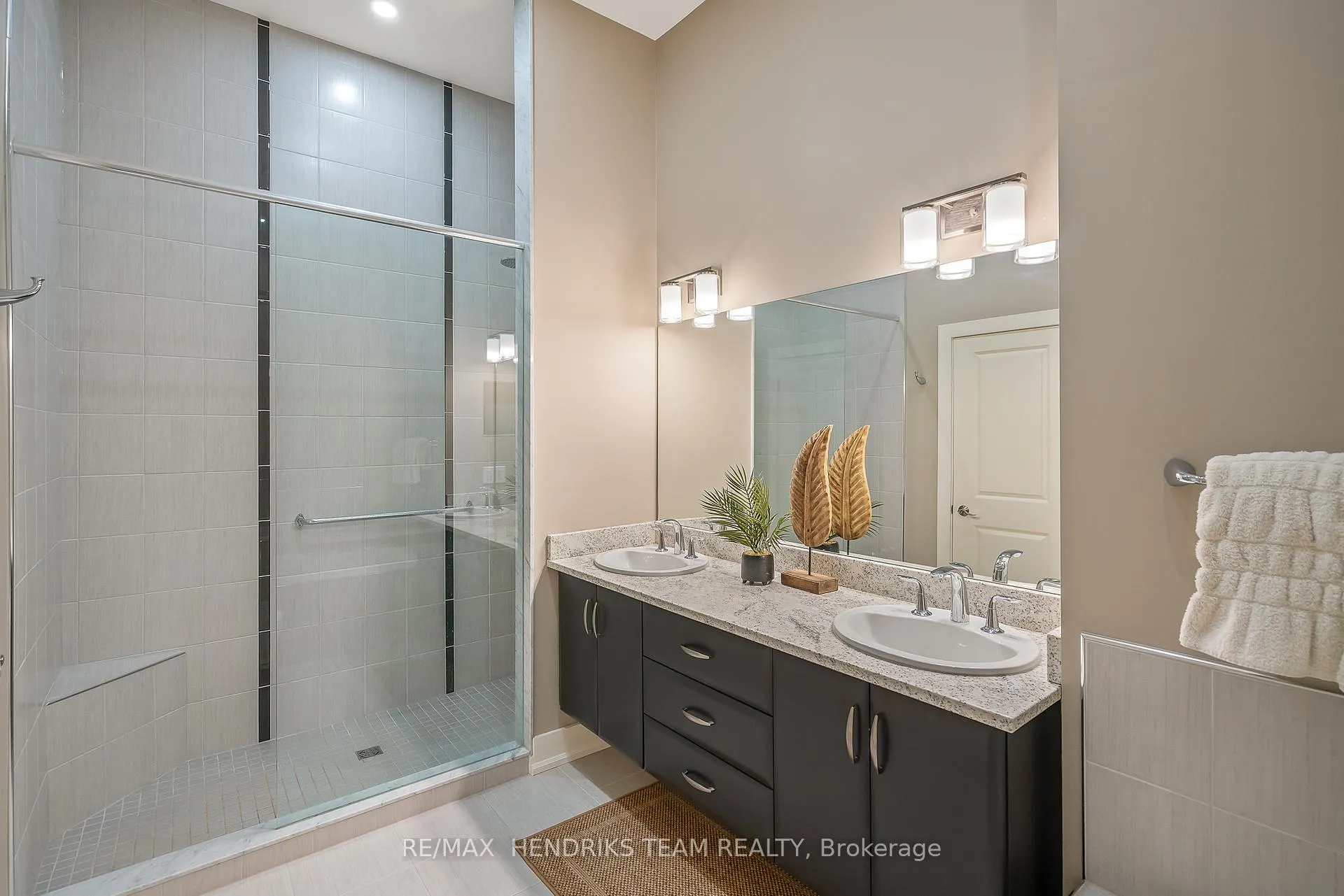 Photo 33 of Unit 20, 19 Lake Street, Grimsby, Grimsby Beach — HOMEH