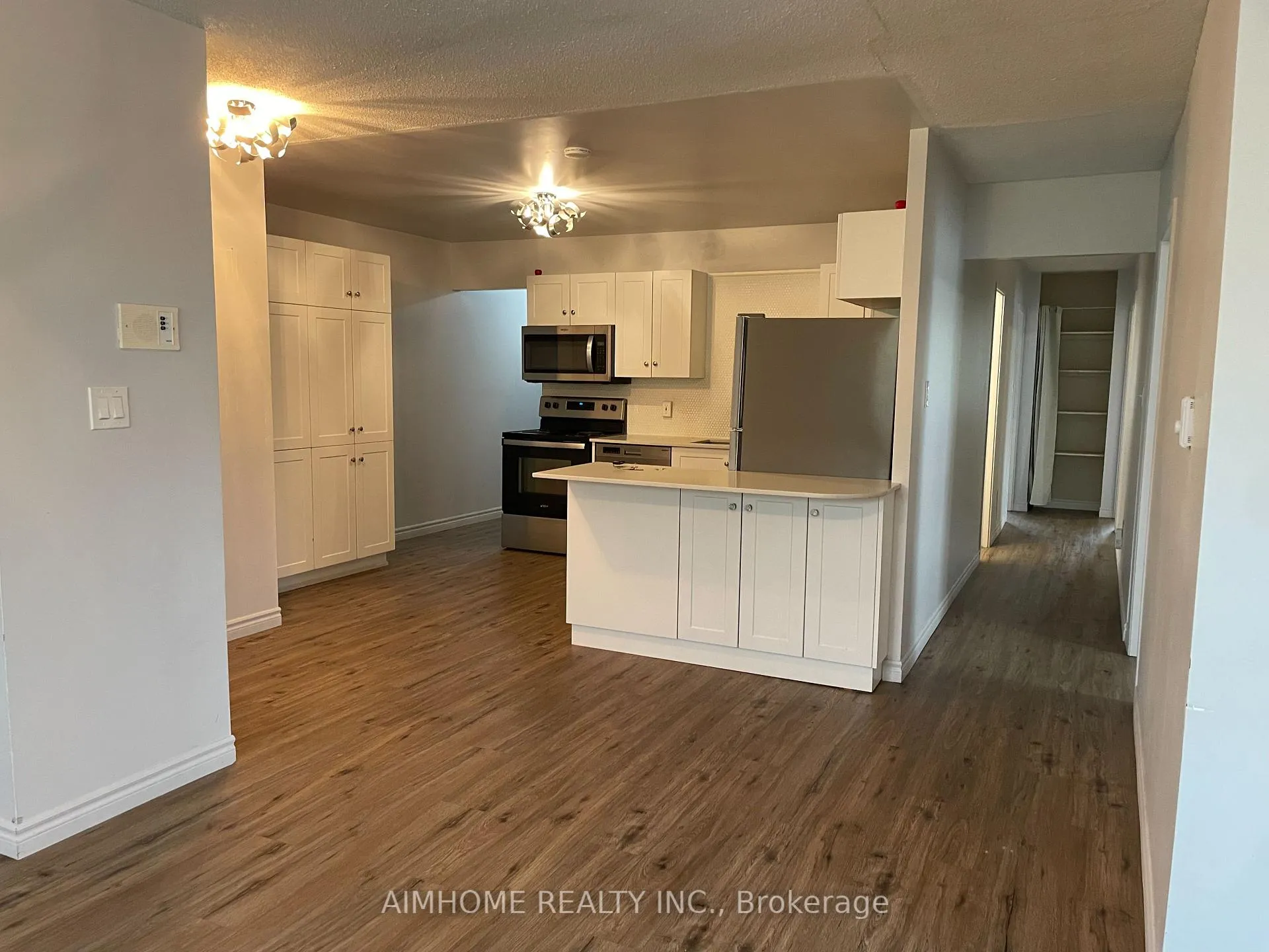 Photo 2 of Unit 4, 113 Westmount Road N, Waterloo — HOMEH