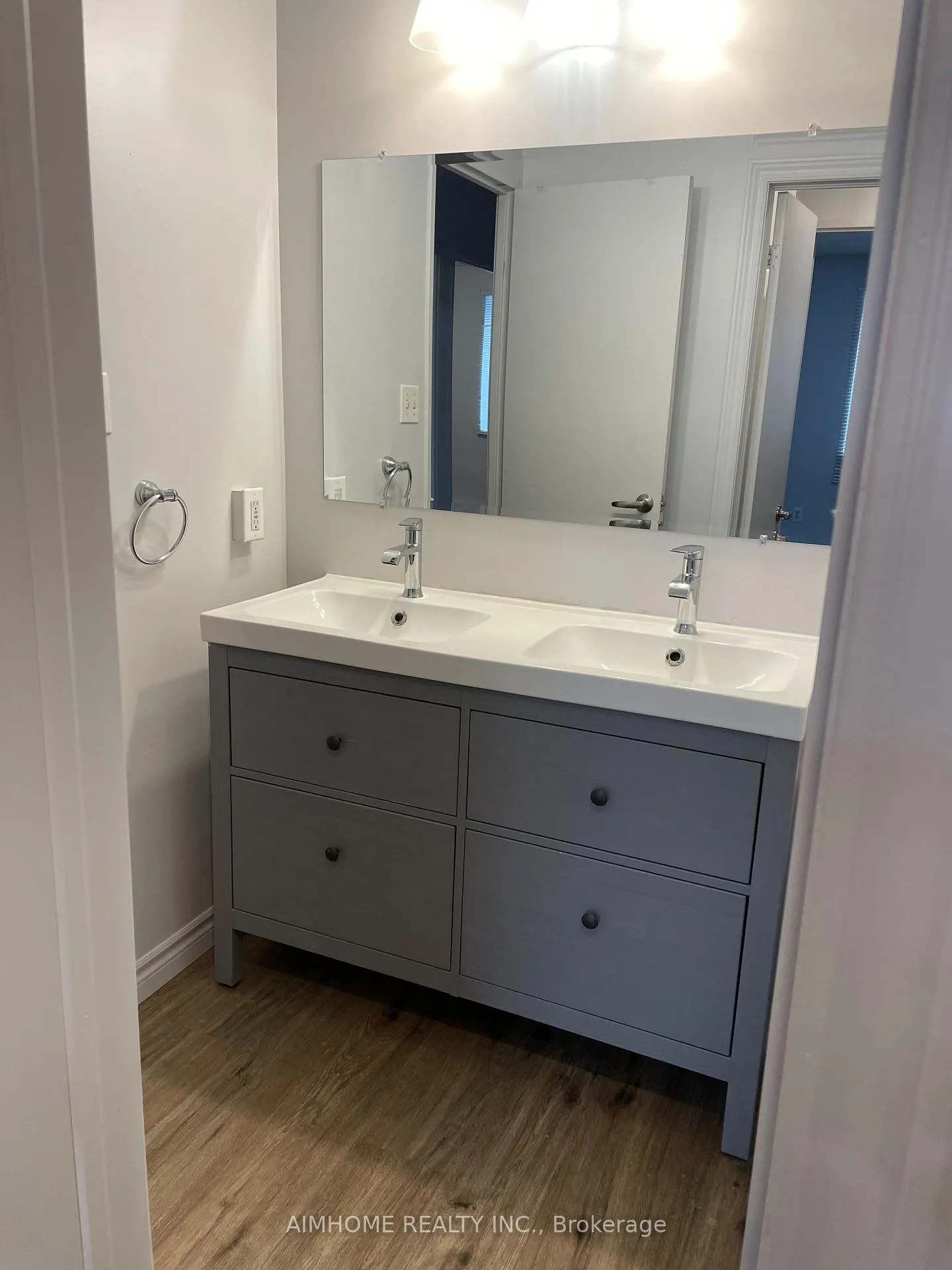 Photo 6 of Unit 4, 113 Westmount Road N, Waterloo — HOMEH