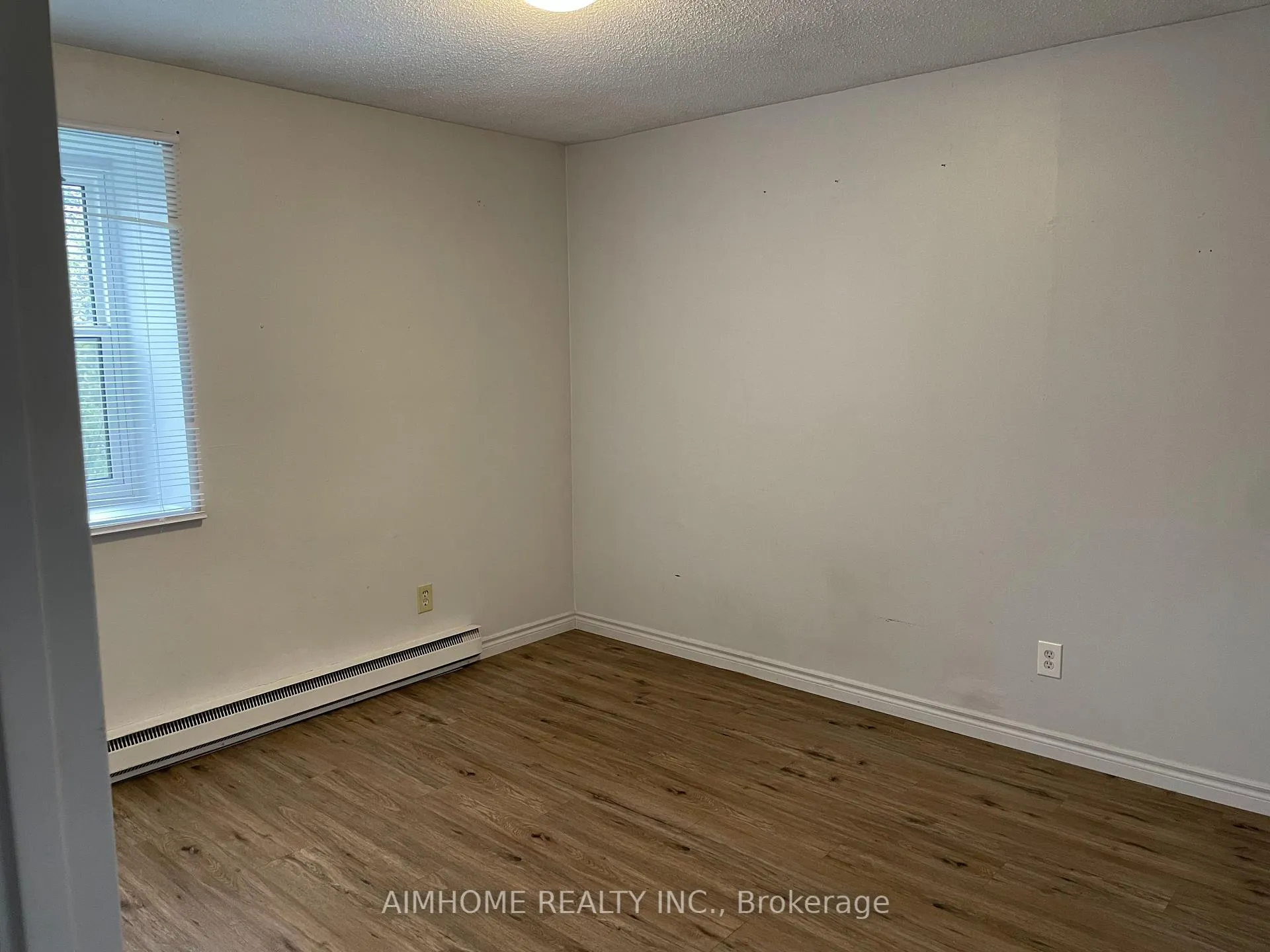 Photo 9 of Unit 4, 113 Westmount Road N, Waterloo — HOMEH