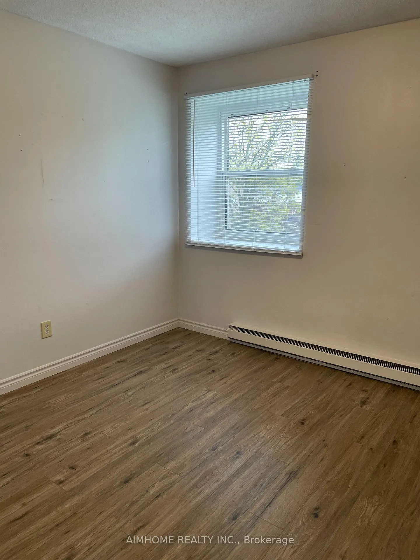 Photo 10 of Unit 4, 113 Westmount Road N, Waterloo — HOMEH