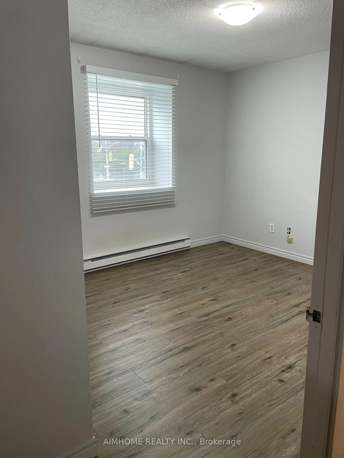 Photo 11 of Unit 4, 113 Westmount Road N, Waterloo — HOMEH