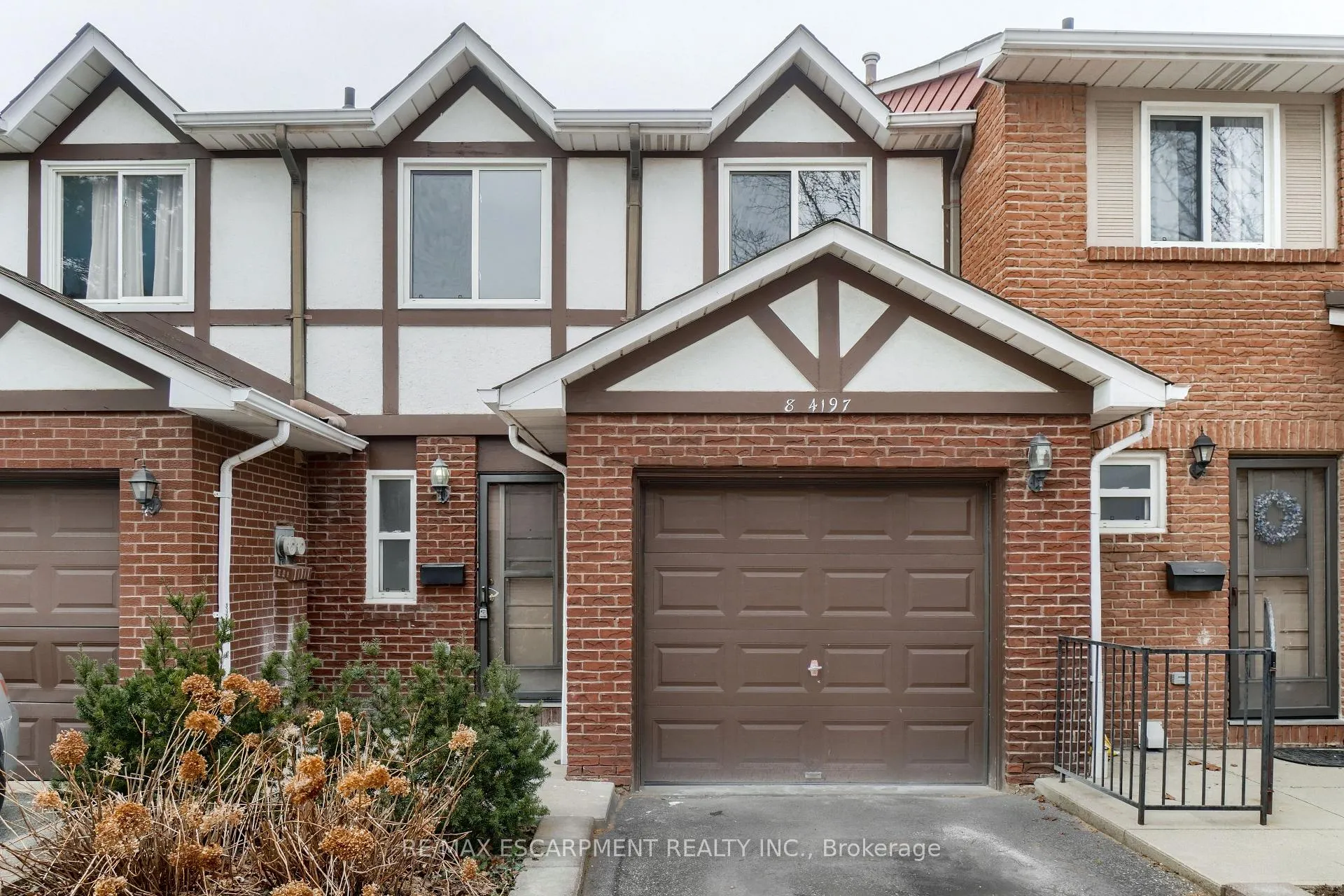 Photo 2 of Unit 8, 4197 Longmoor Drive, Burlington, Shoreacres — HOMEH