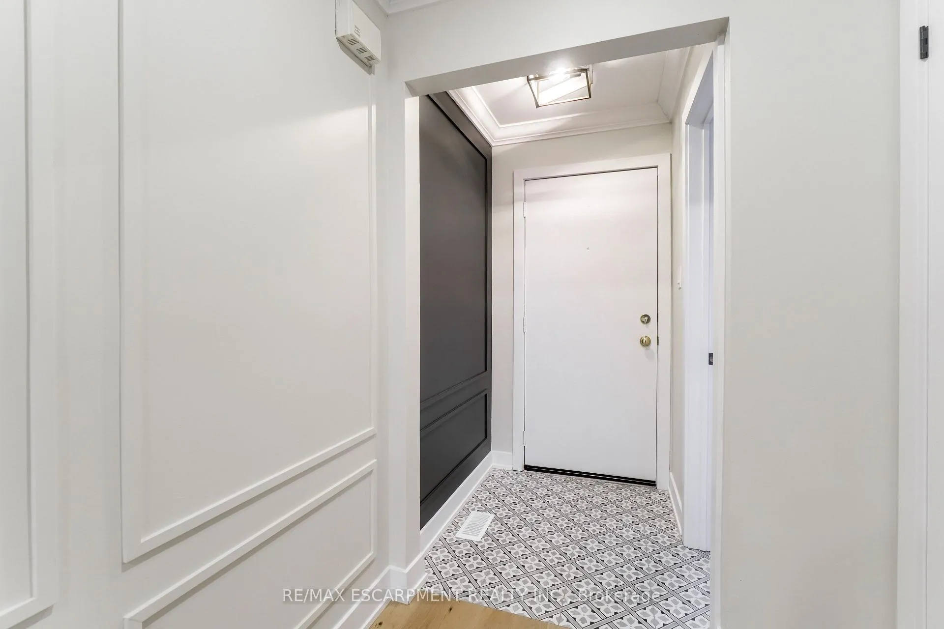 Photo 3 of Unit 8, 4197 Longmoor Drive, Burlington, Shoreacres — HOMEH