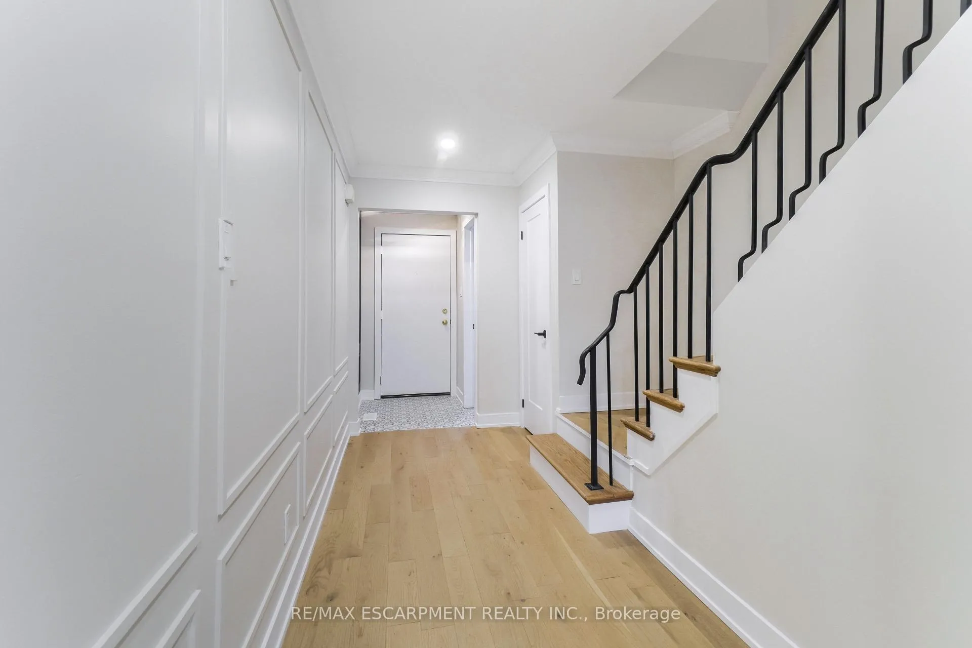Photo 4 of Unit 8, 4197 Longmoor Drive, Burlington, Shoreacres — HOMEH