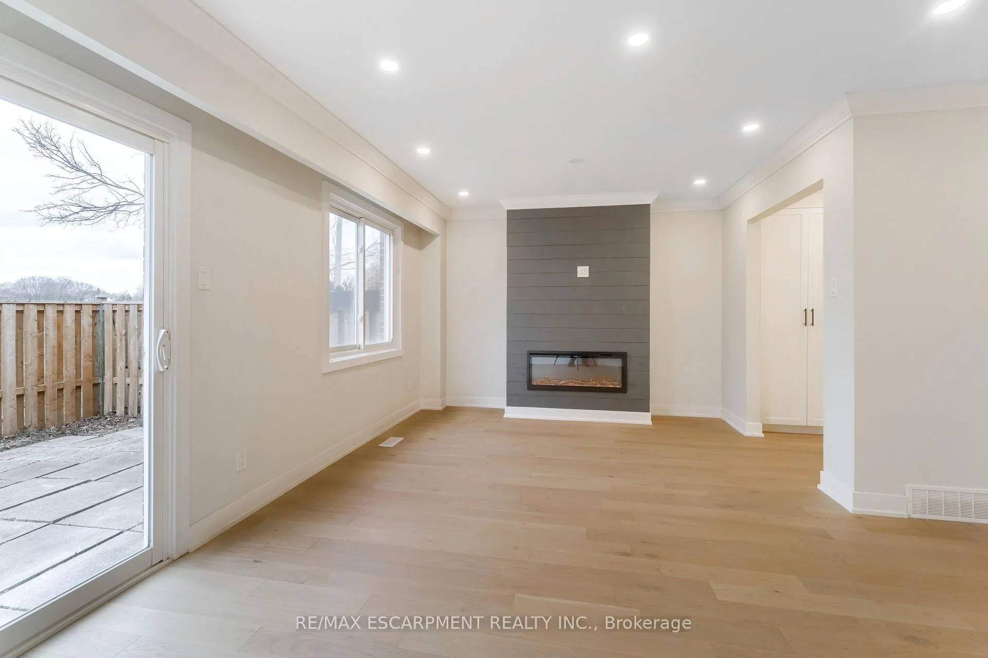 Photo 8 of Unit 8, 4197 Longmoor Drive, Burlington, Shoreacres — HOMEH