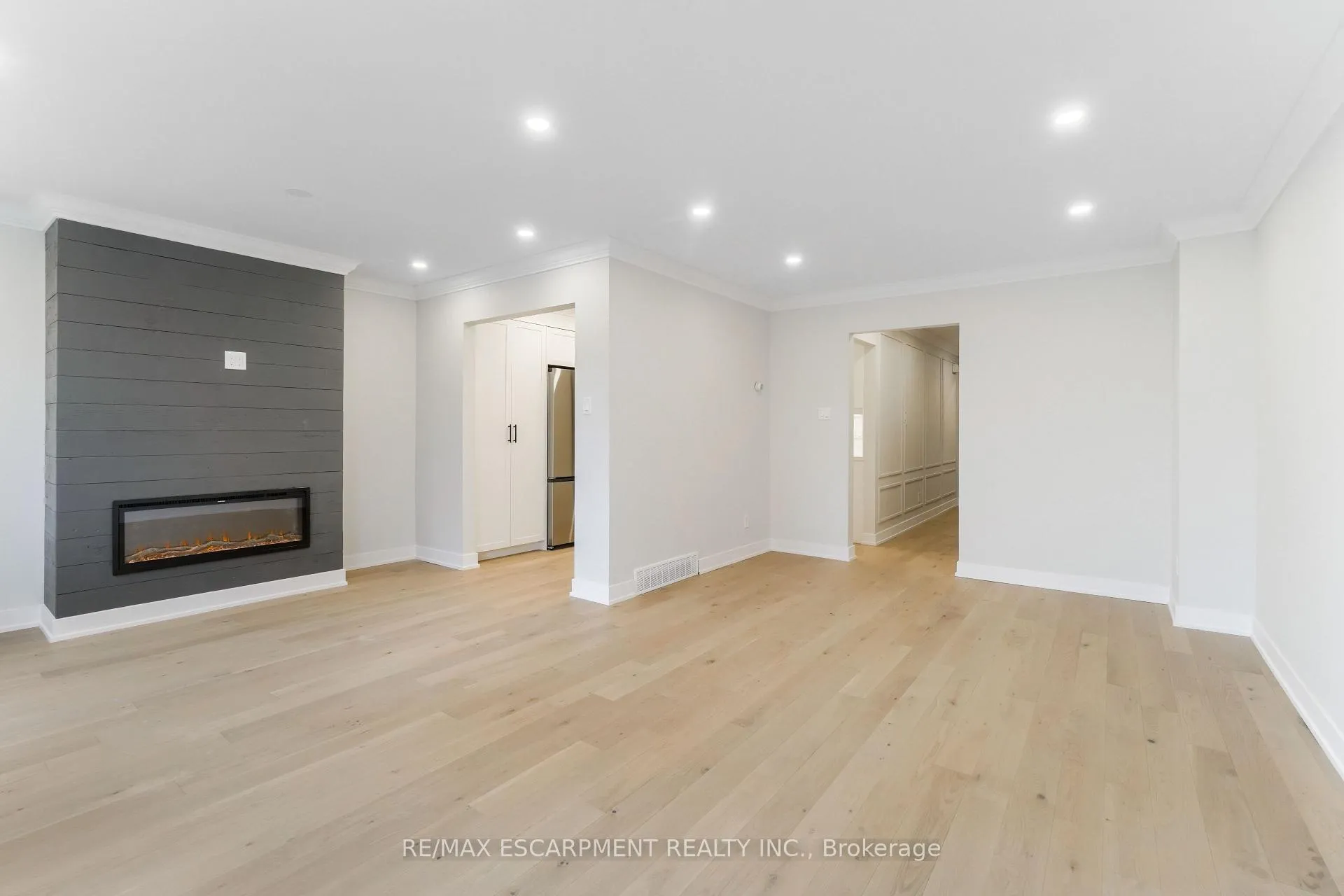 Photo 9 of Unit 8, 4197 Longmoor Drive, Burlington, Shoreacres — HOMEH