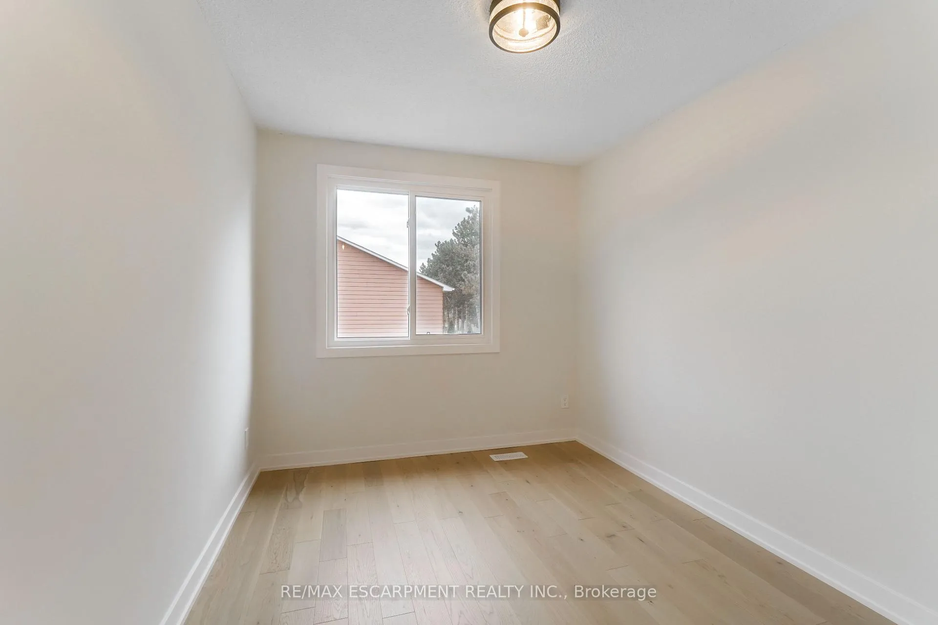 Photo 30 of Unit 8, 4197 Longmoor Drive, Burlington, Shoreacres — HOMEH